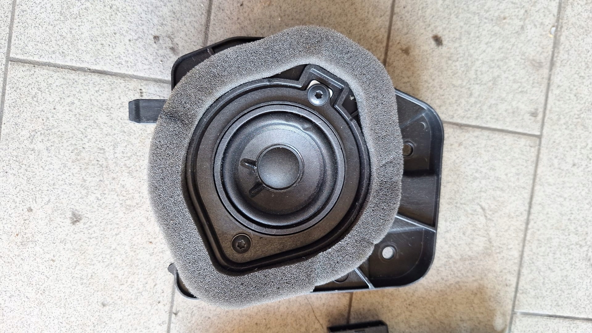speaker TUNELU SRODKOWEGO RENAULT KANGOO IV