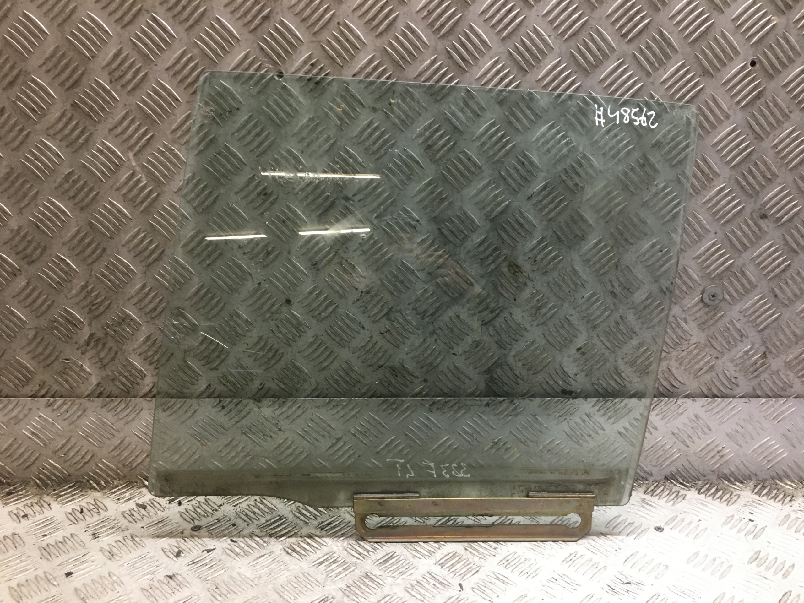 MAZDA 323 BJ SZYBA LEWY TYŁ HB