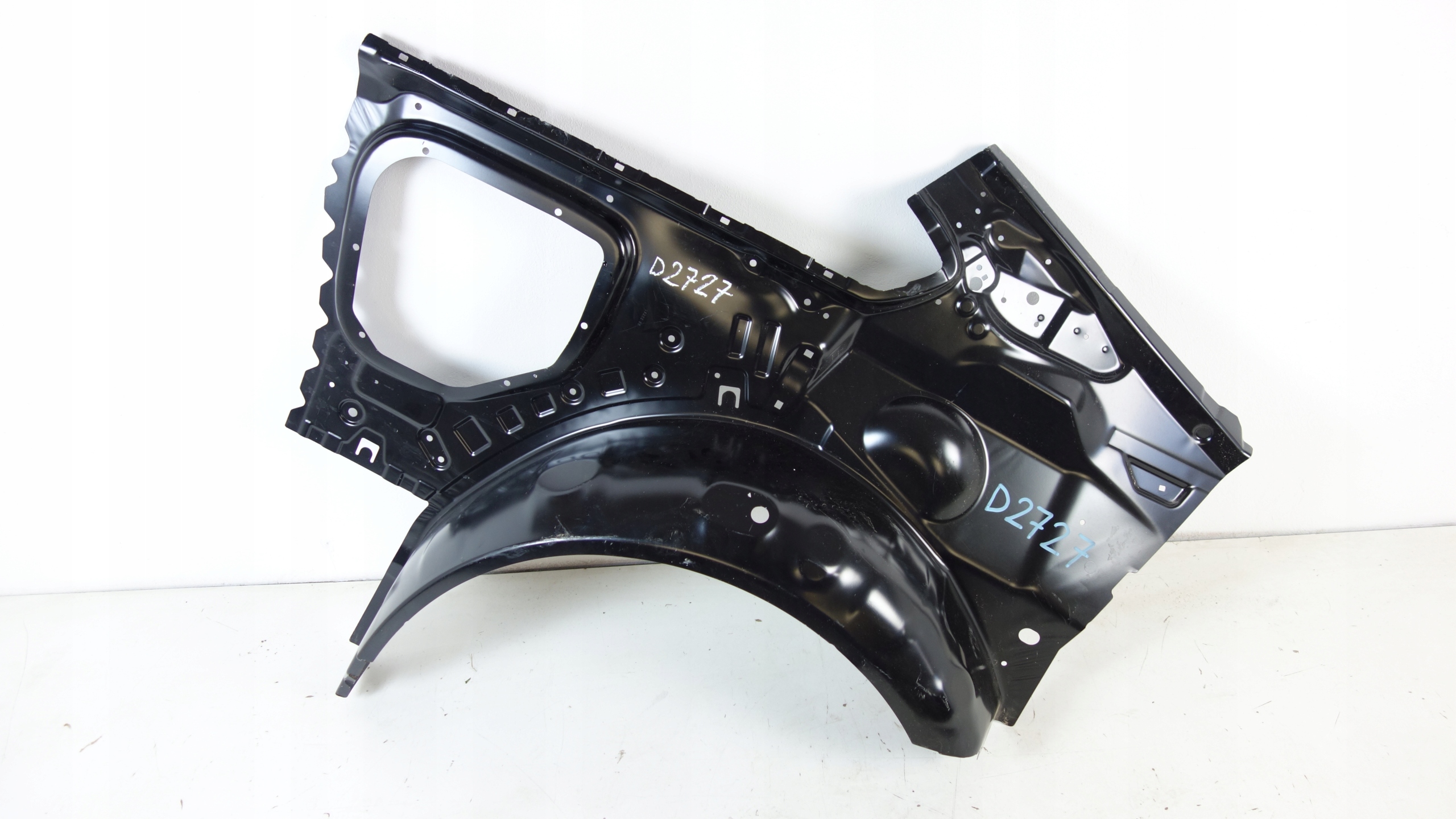 POSZYCIE WEWNĘTRZNE WNĘKA NADKOLA LEWE BMW F32