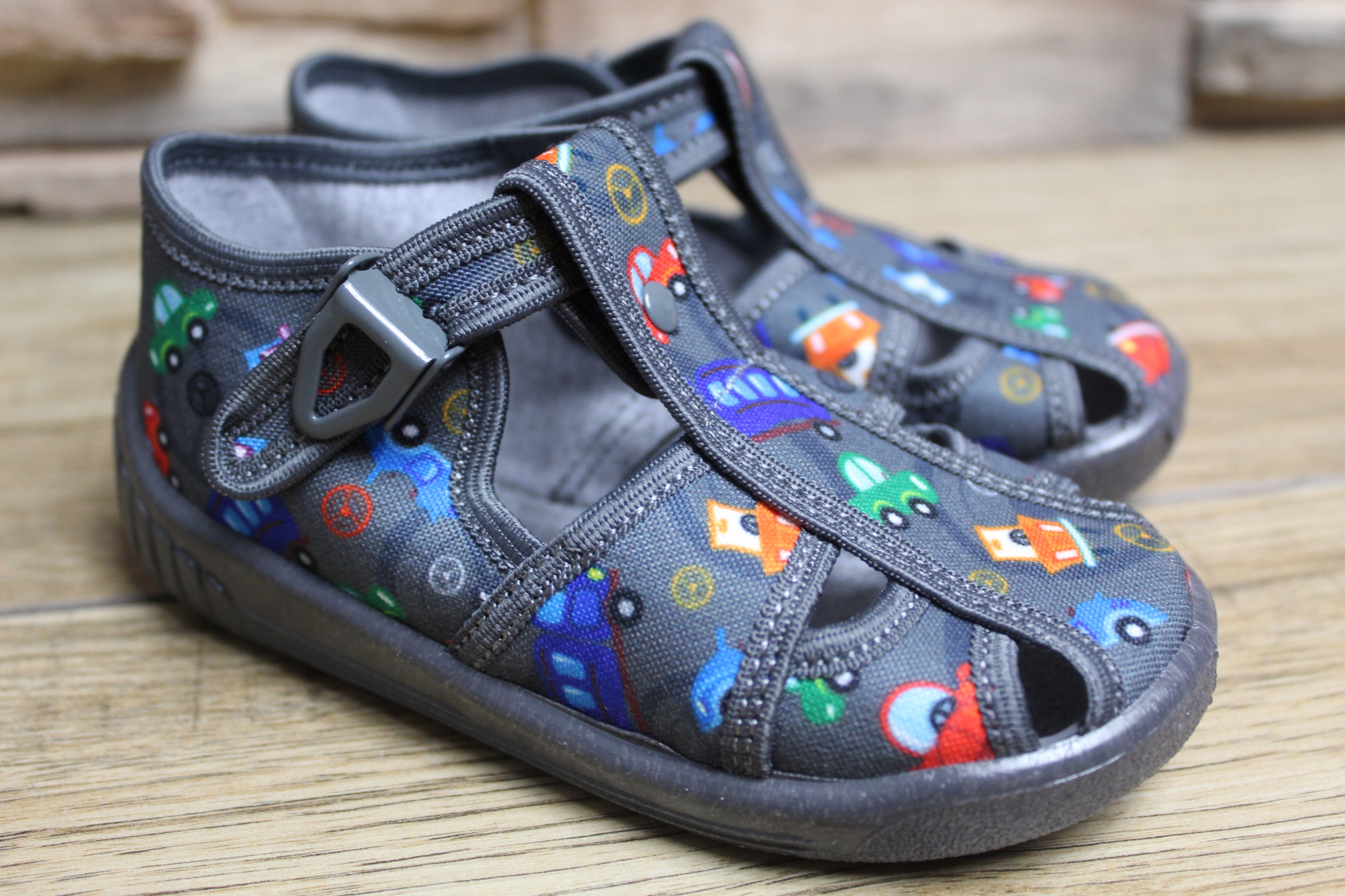 BUTY TRAMPKI ROZ.23 Marka Raweks