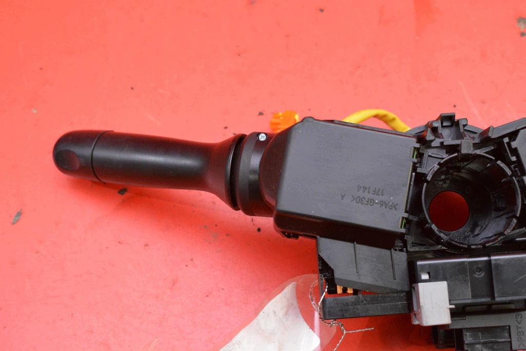 commande levier commodo sous volant PAJAK 17F142 TOYOTA YARIS 2 II 3D HB 05-09