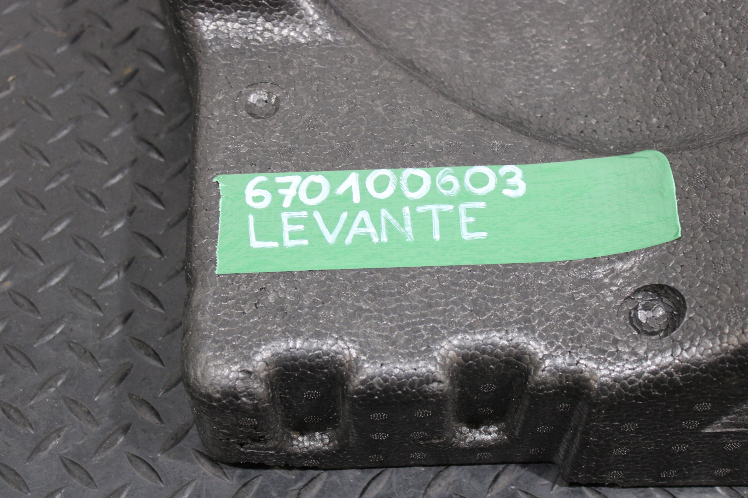 polystirene boot MASERATI LEVANTE M161 670100603