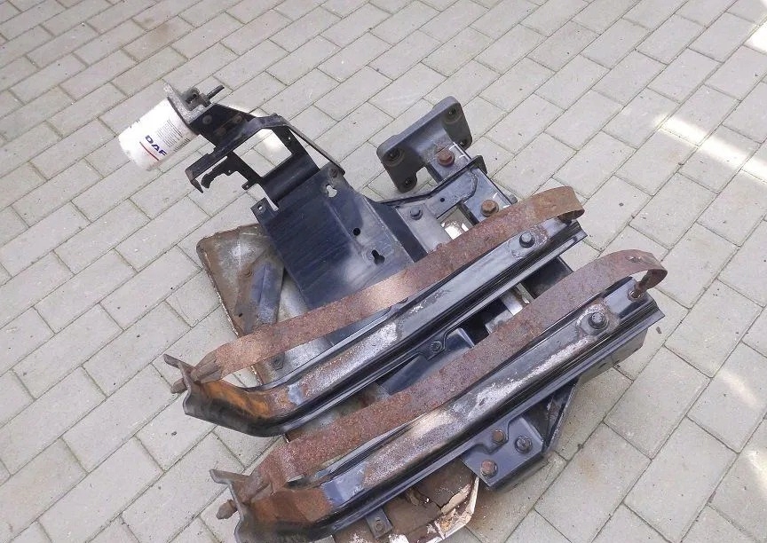 КРОНШТЕЙН ВІШАЛКА БАК ADBLUE DAF 105 XF 85CF