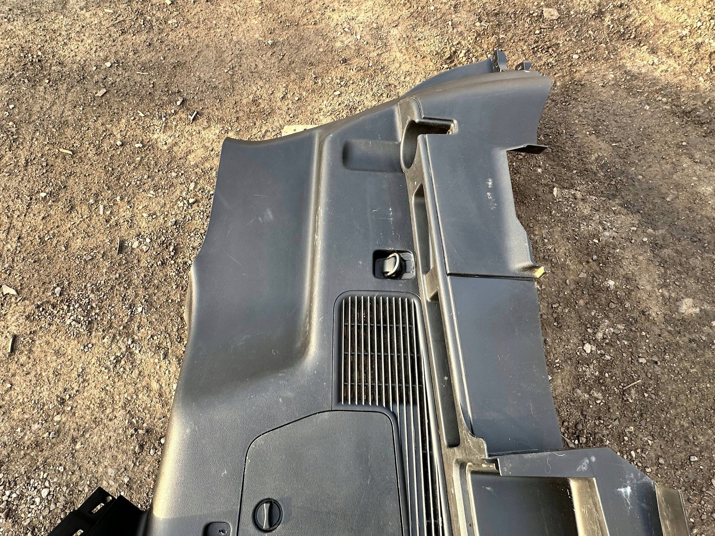 side upholstery side left boot rear part rear. Ford Explorer 2020+