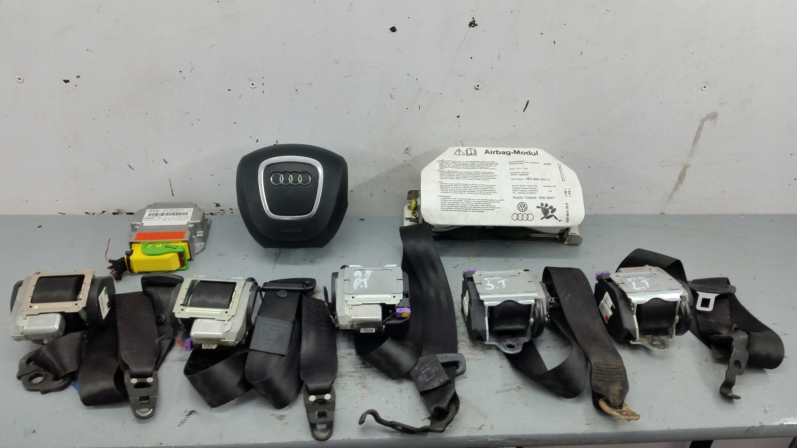 шлейф Подушки Audi OE 4DO951543