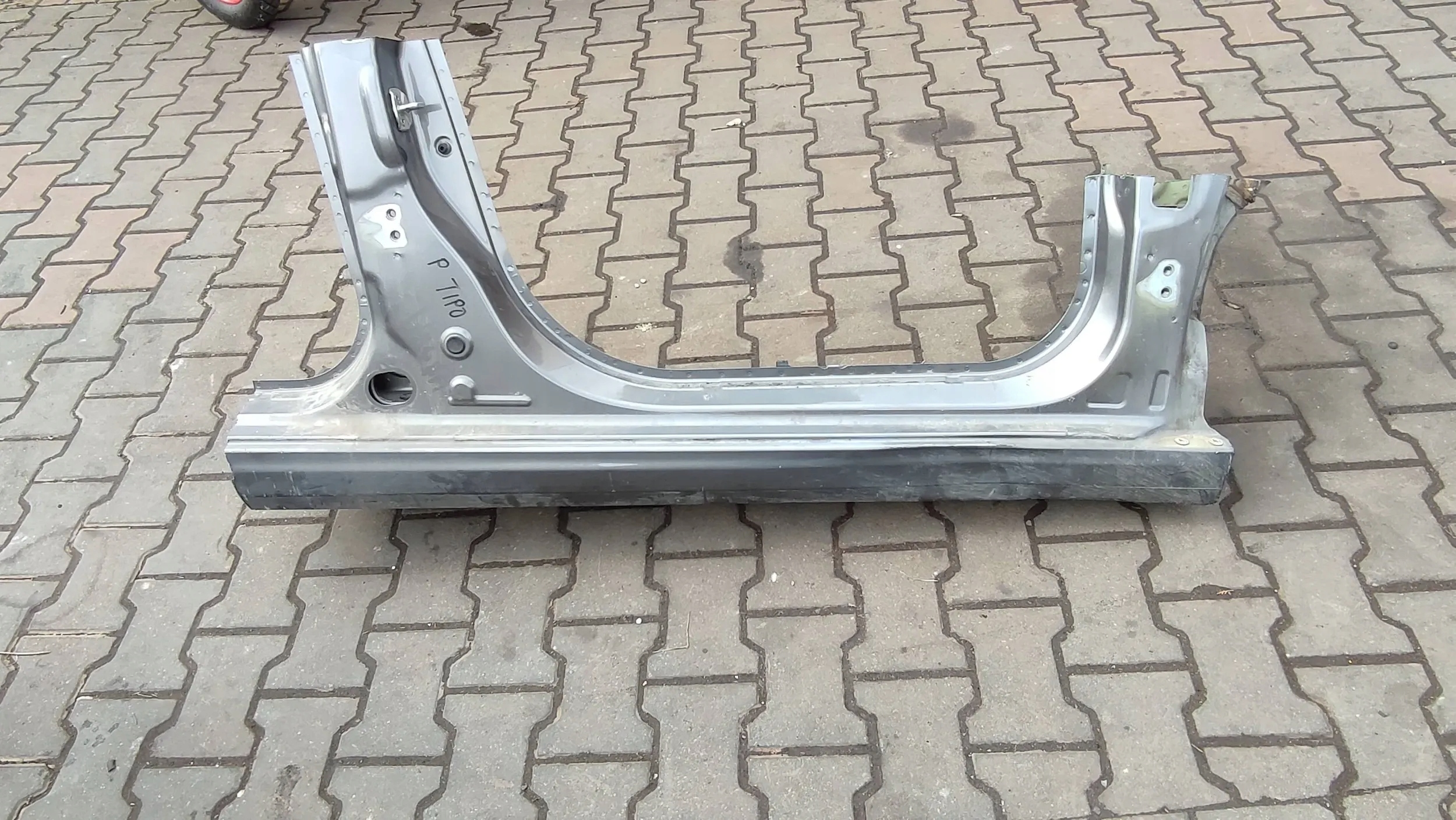 Fiat Tipo 2019 threshold right