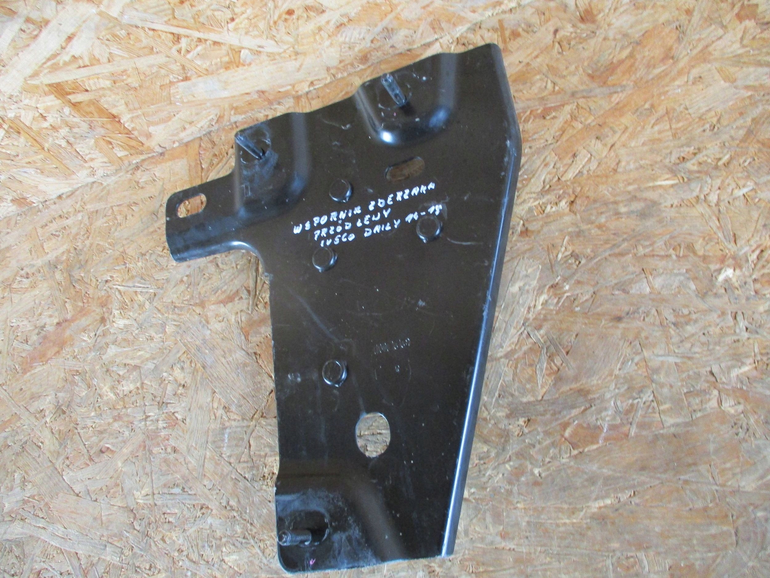 holder of a bumper front left IVECO DAILY 14