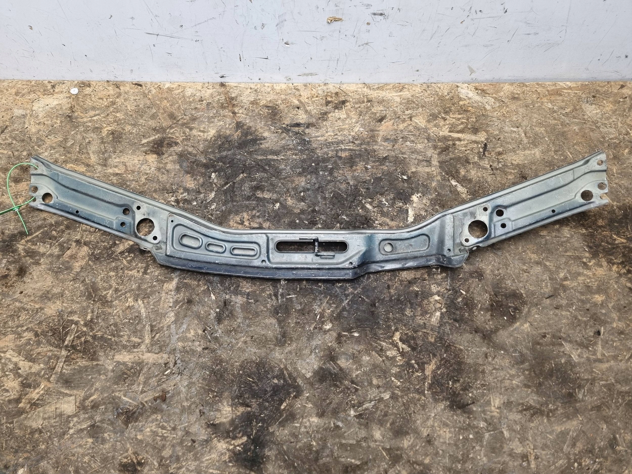 support panel for radiators upper WMOCNIENIE 4A0805591A AUDI 100 C4 91-94