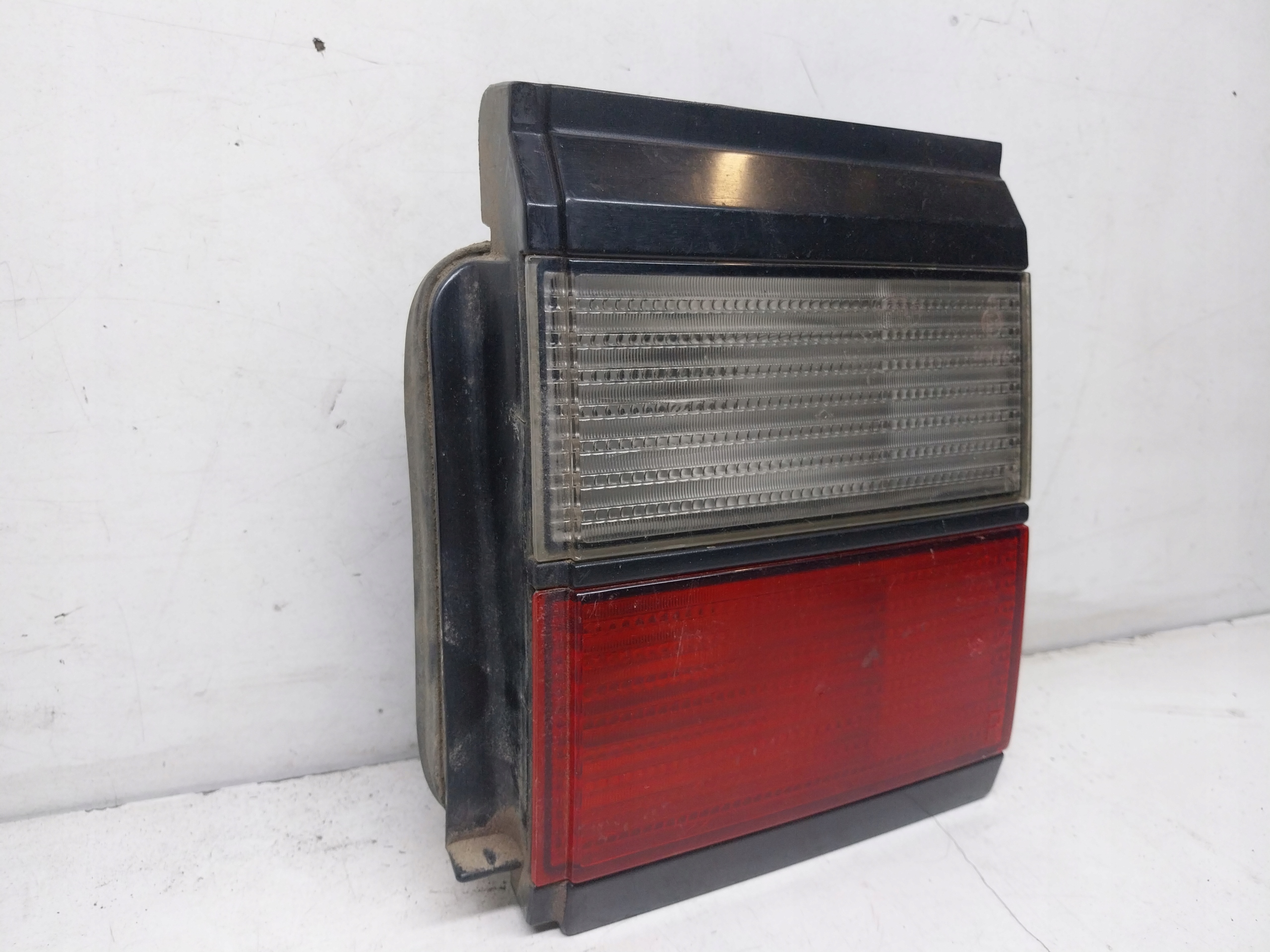 light rear left bonnet VW Passat B3 sedan 357945108