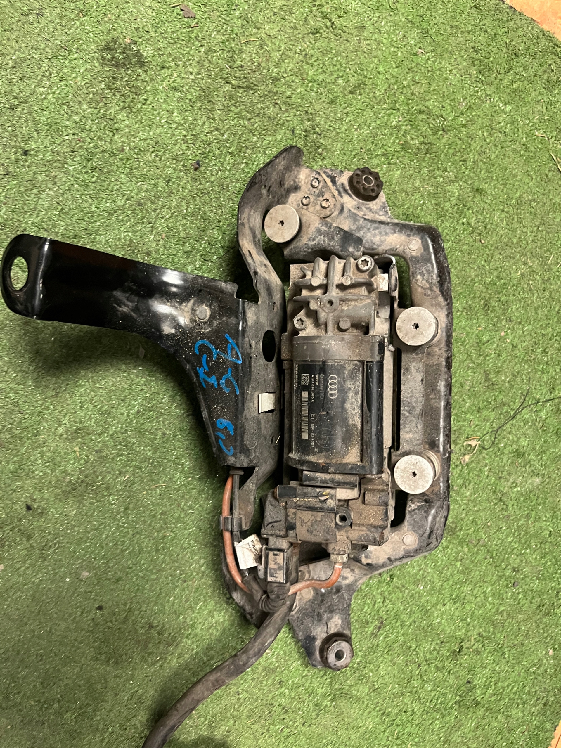 256099 - Компресор підвісу Ауді А6 К7 4г0616005к