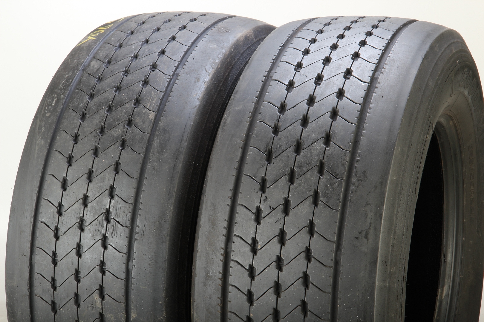 2x ведущий 385 / 55R22. 5 Goodyear Kmax S (TP428A)