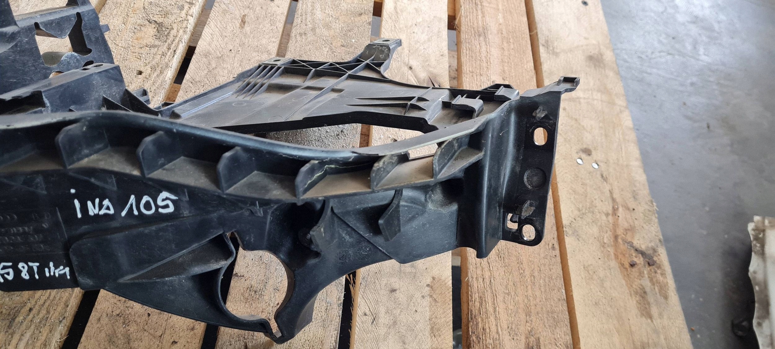 A5 8T LIFT S5 support bracket holder lights left front 8T0805607L
