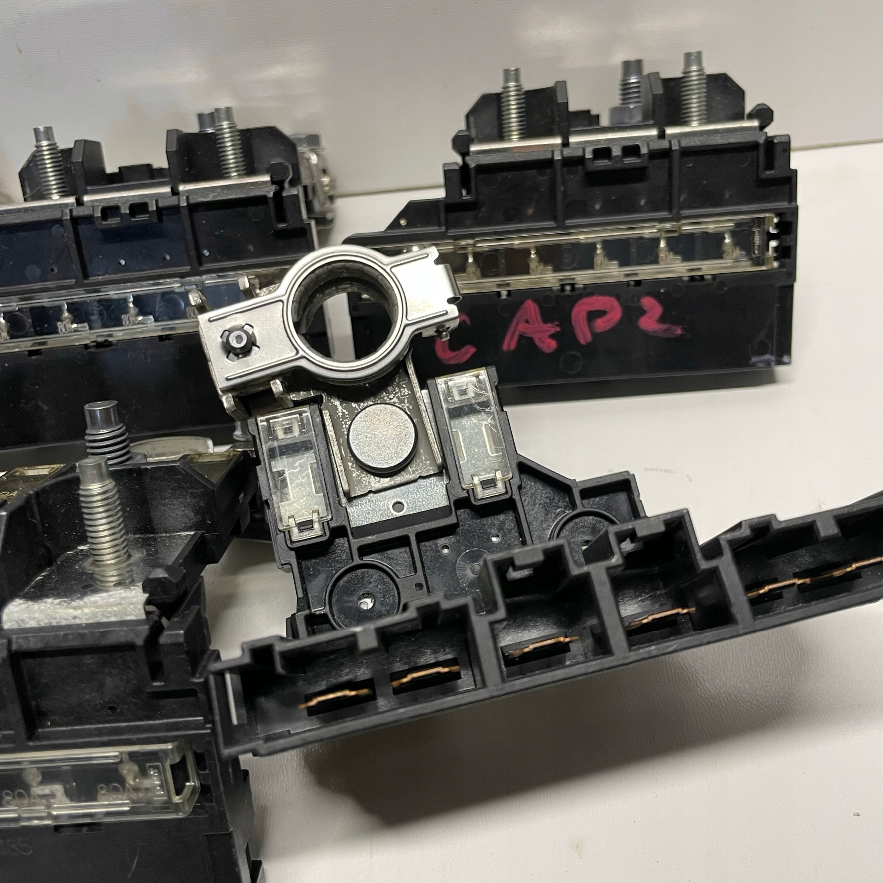 RENAULT CAPTUR II TERMINAL BATTERY FUSES