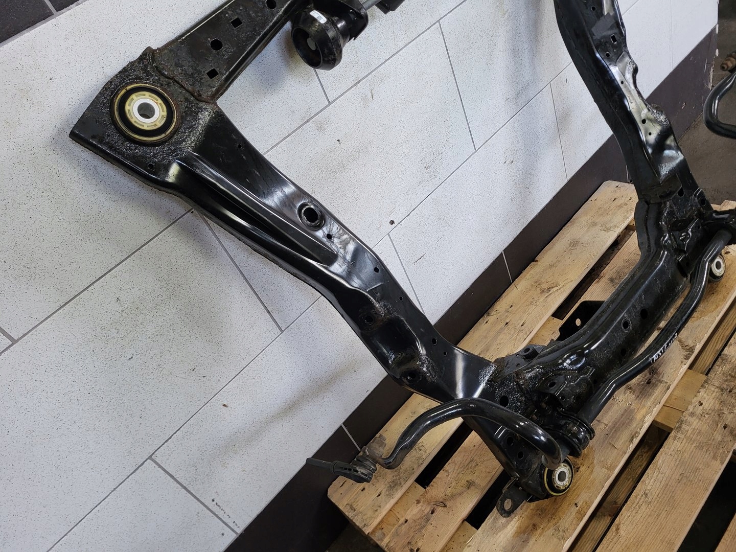 axle beam subframe axle beam sider trawers front 2.0 cdti OPEL INSIGNIA B 84305675