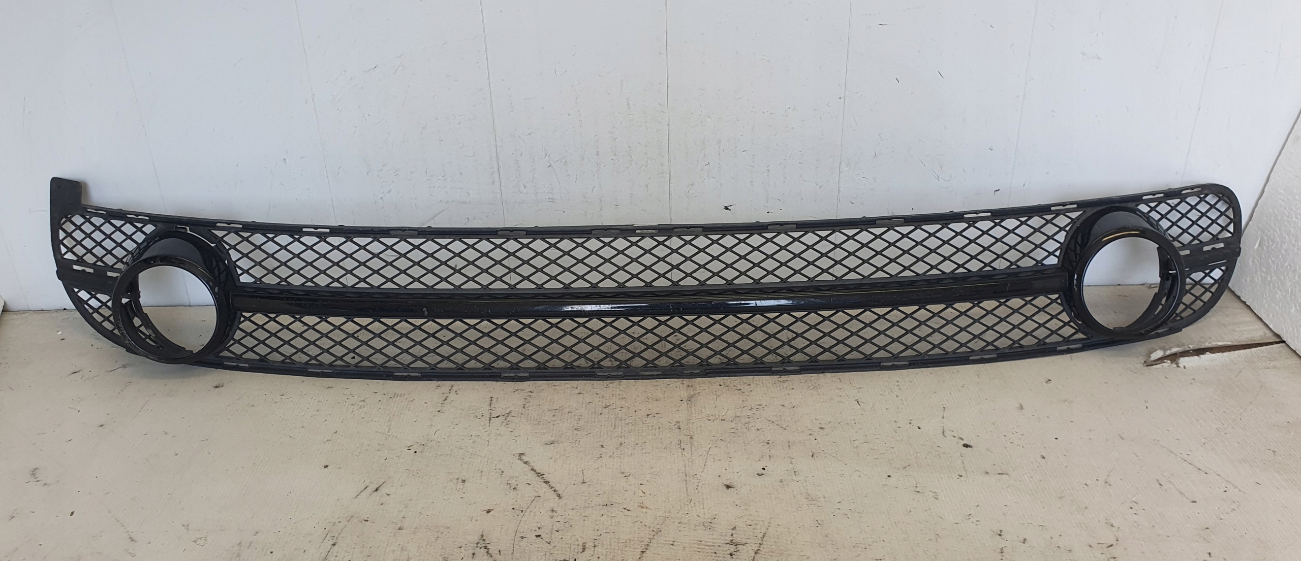 VW NEW BEETLE 98- KRATKA ŚRODKOWA ZDERZAKA ORG za 500.00PLN z