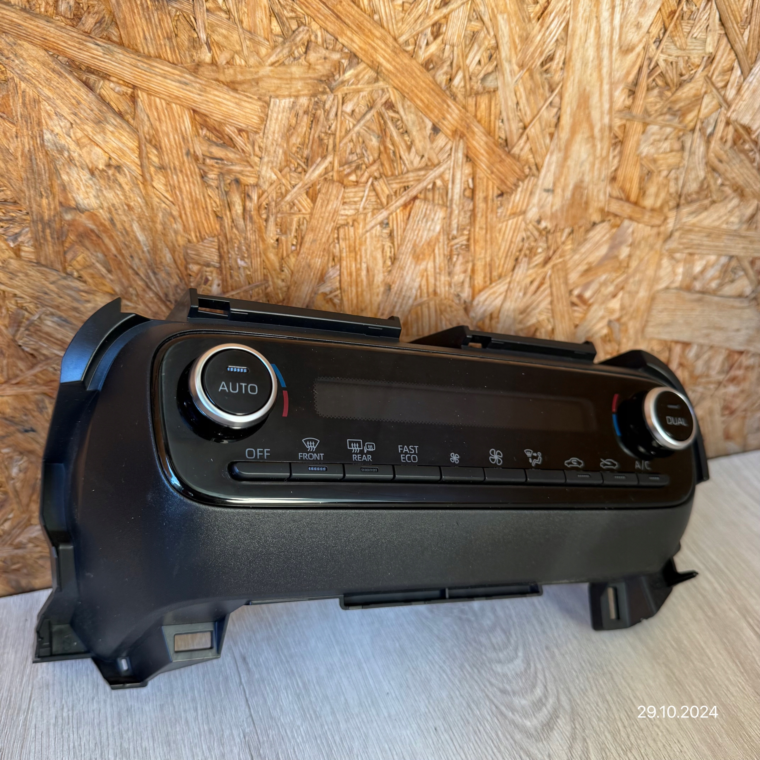 commande de climatisation TOYOTA YARIS IV 2023 année 55900-K0070