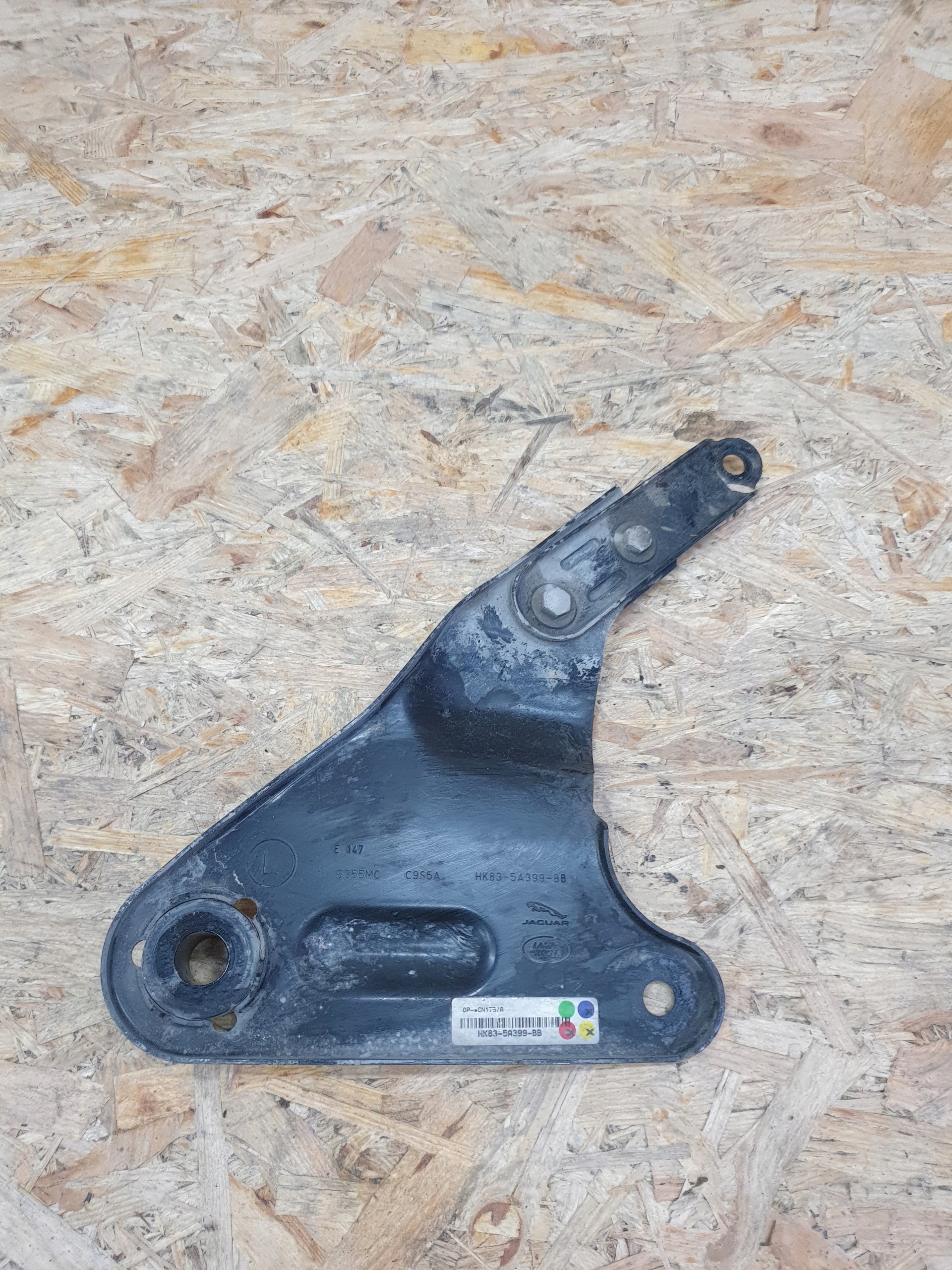 jaguar кронштейн левый HK83-5A399-BC
