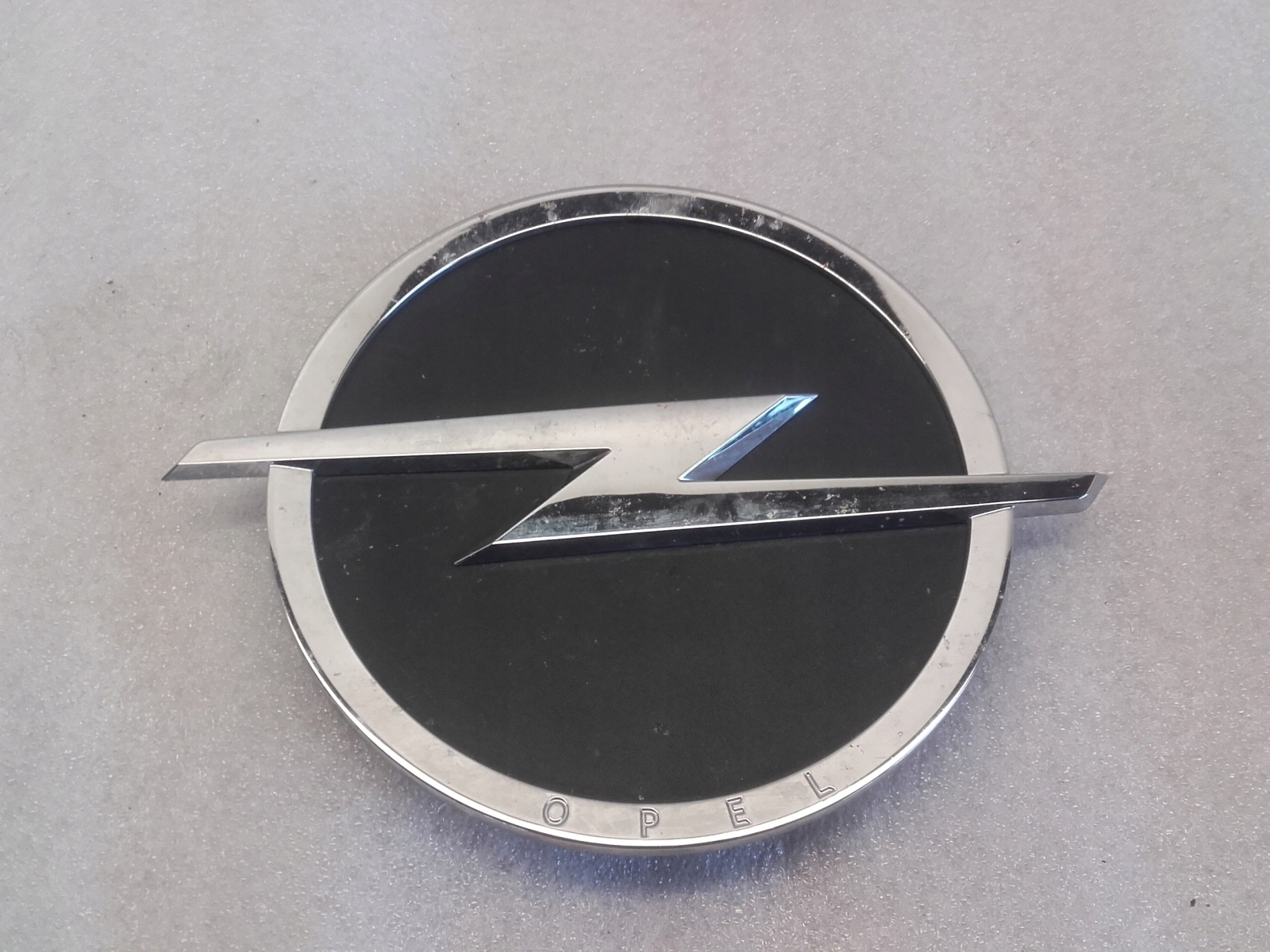 EMBLEMAT ZNACZEK ATRAPY OPEL ZAFIRA LIFE VIVARO C