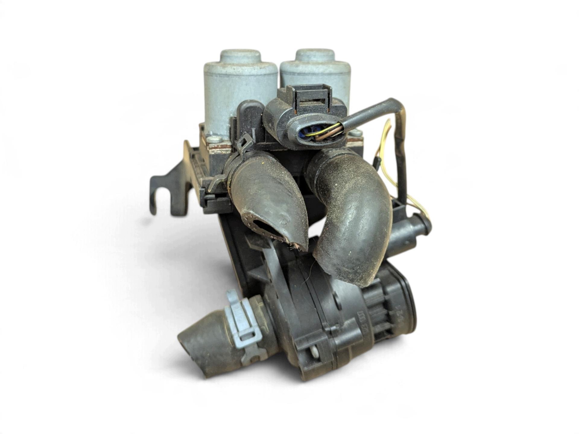 valvola sterujacy liquido raffreddamento Audi A6 C6 facelift 2011 0392023007