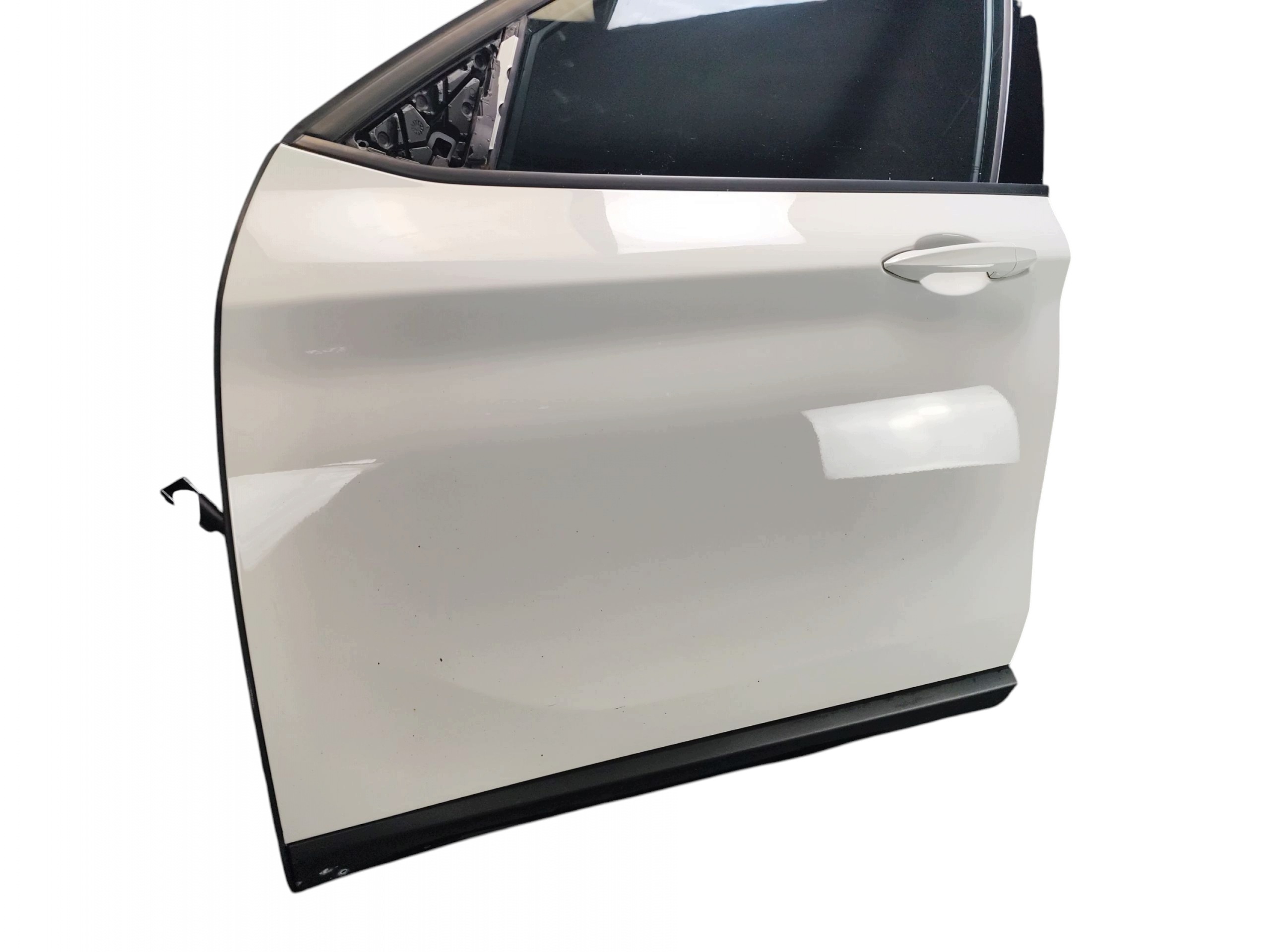 door left front BMW X1 F48 (2015-2019) code LAKIERU ALPINWEISS III (300)