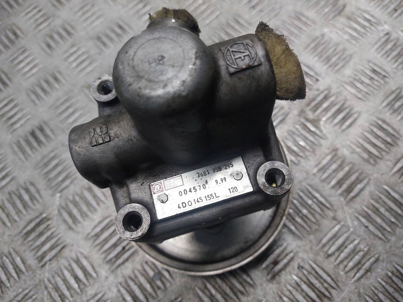 насос гур Audi A8 D2 2.5 tdi 4D0145155L 059145255