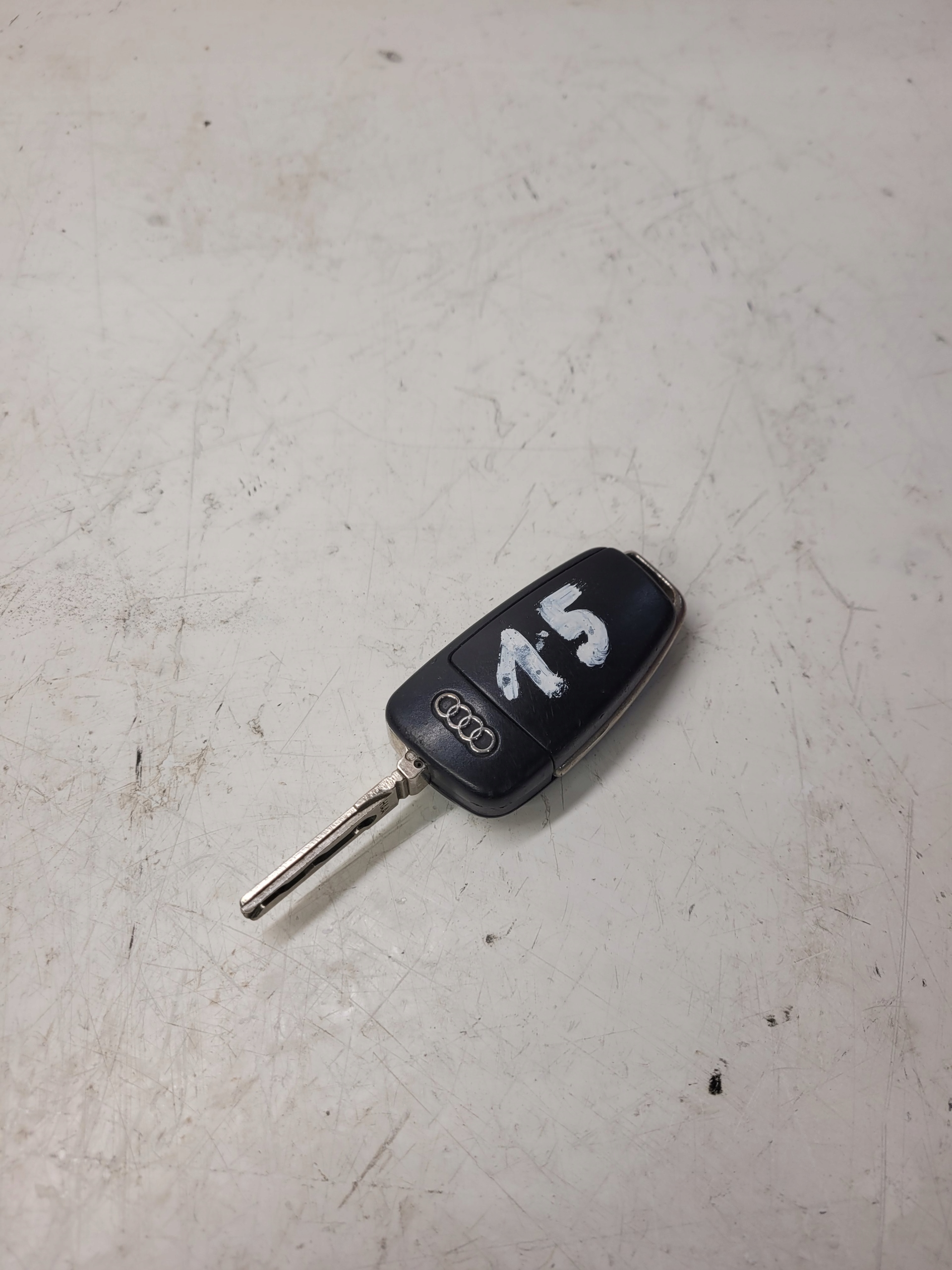 key PILOT SCYZORYK AUDI A6 C6 Q7 4F0837220R 15