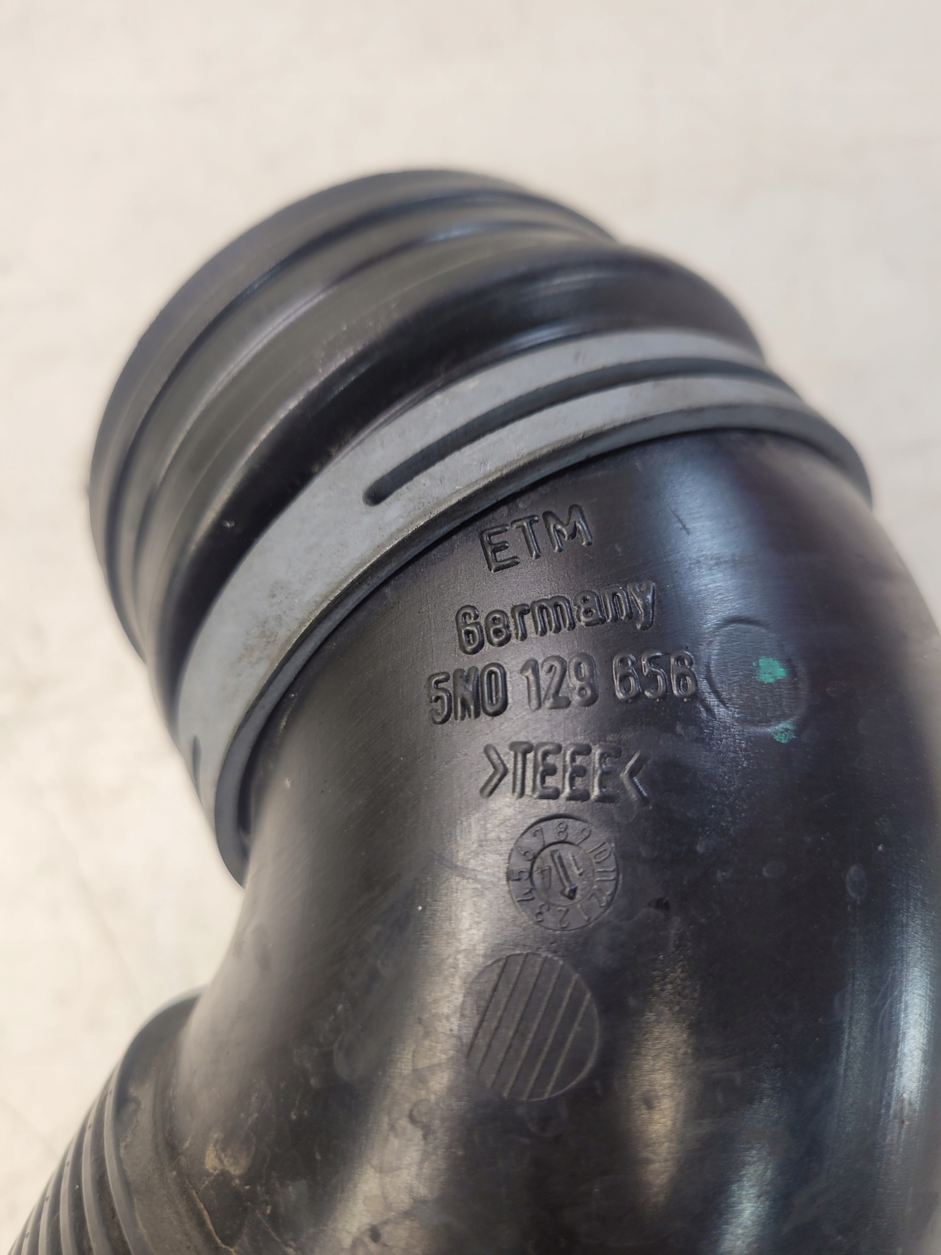 suction pipe air AUDI VW SKODA 5N0128656