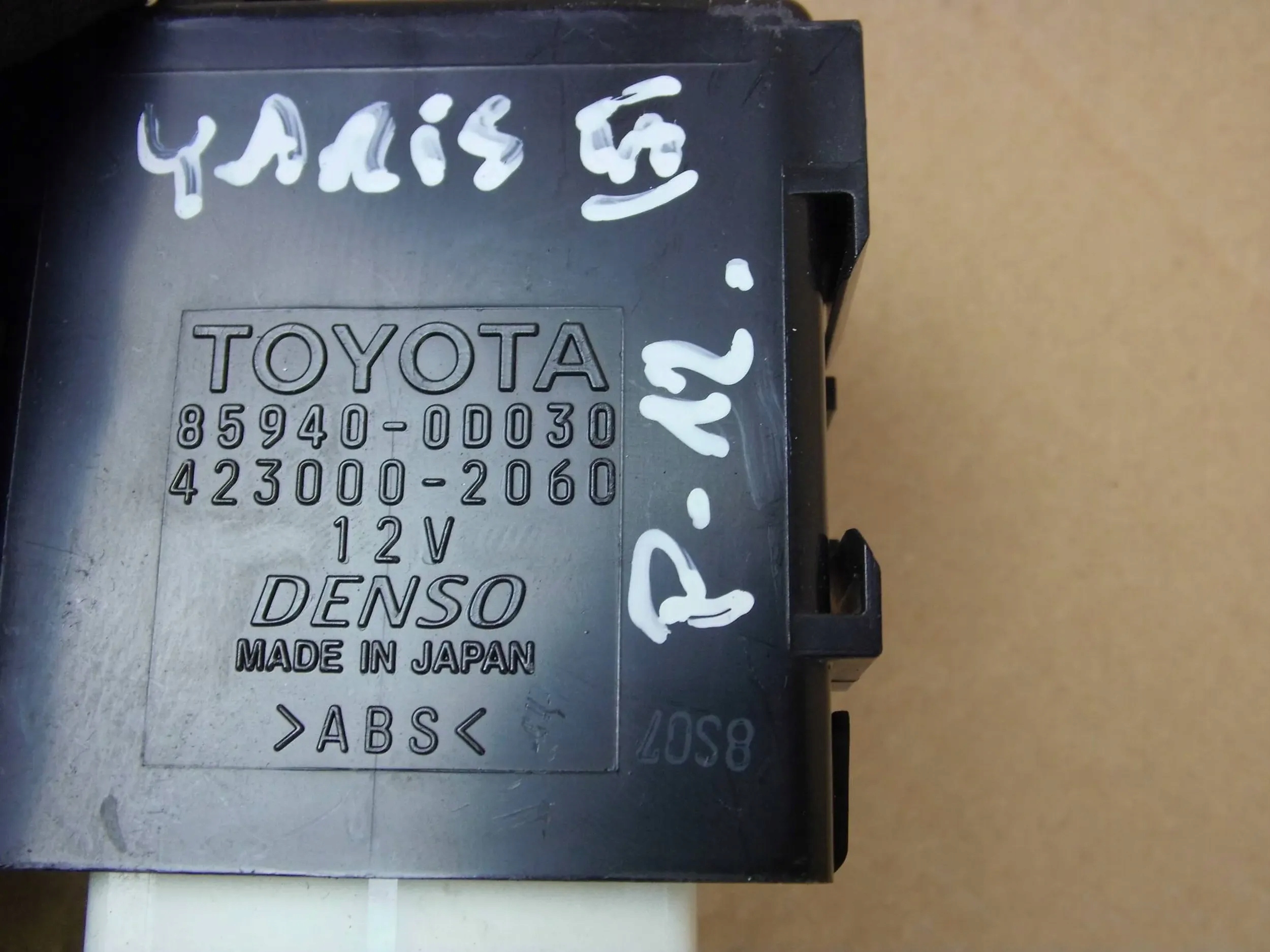 Toyota Yaris III module control unit of wipers 85940-0D030