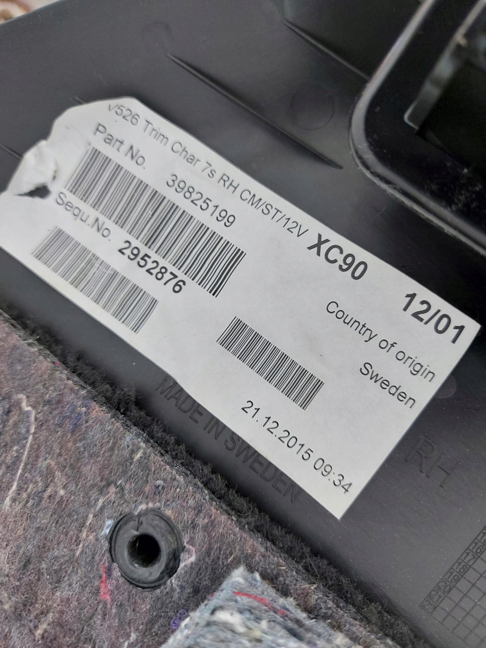 VOLVO XC90 II D5 boot upholstery rear part right 39825199