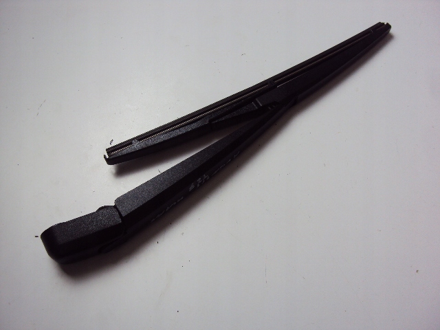 Рычаг стеклоочистителя задний Toyota AVENSIS T27 универсал