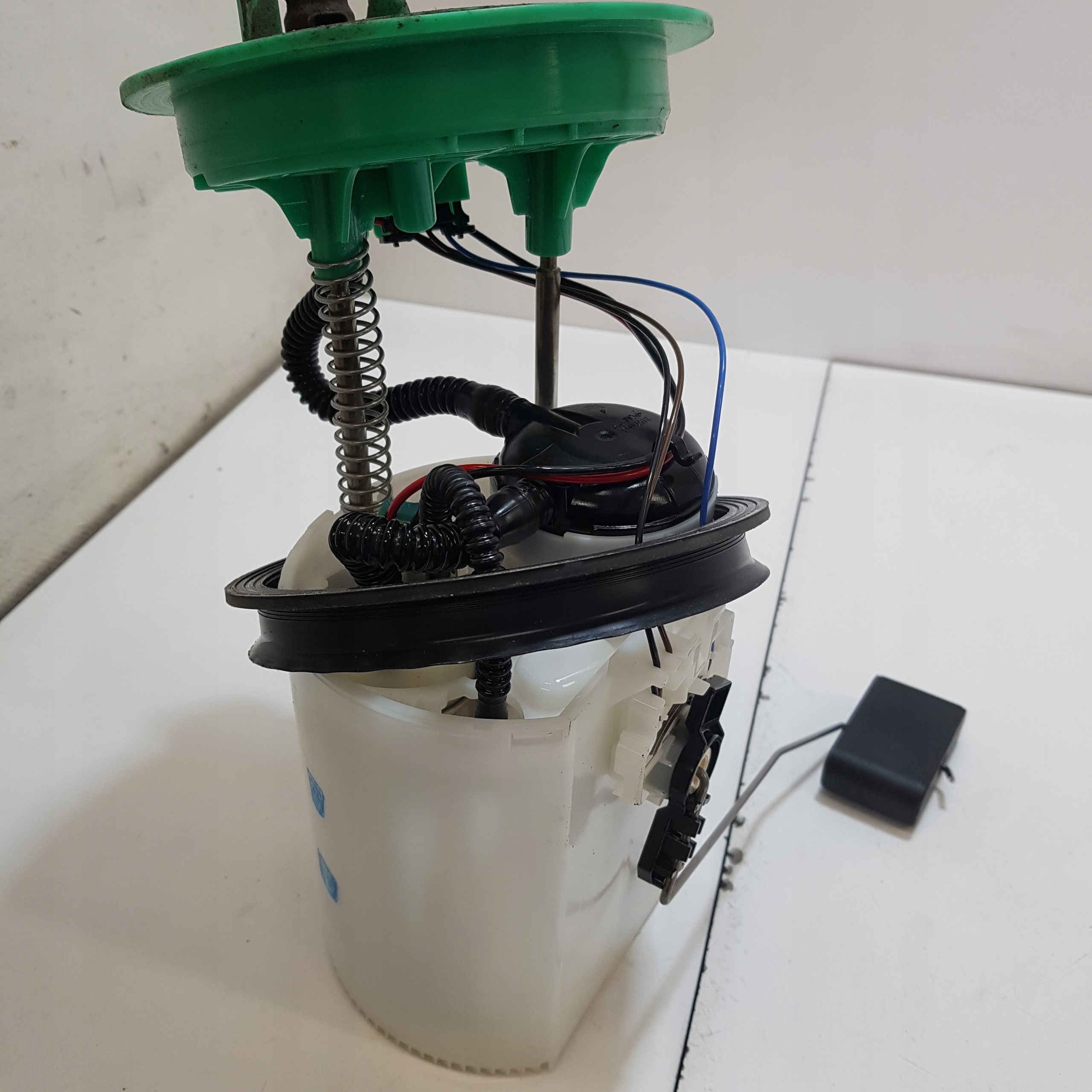 feed pump VOLKSWAGEN GOLF 7 5Q0919051AA