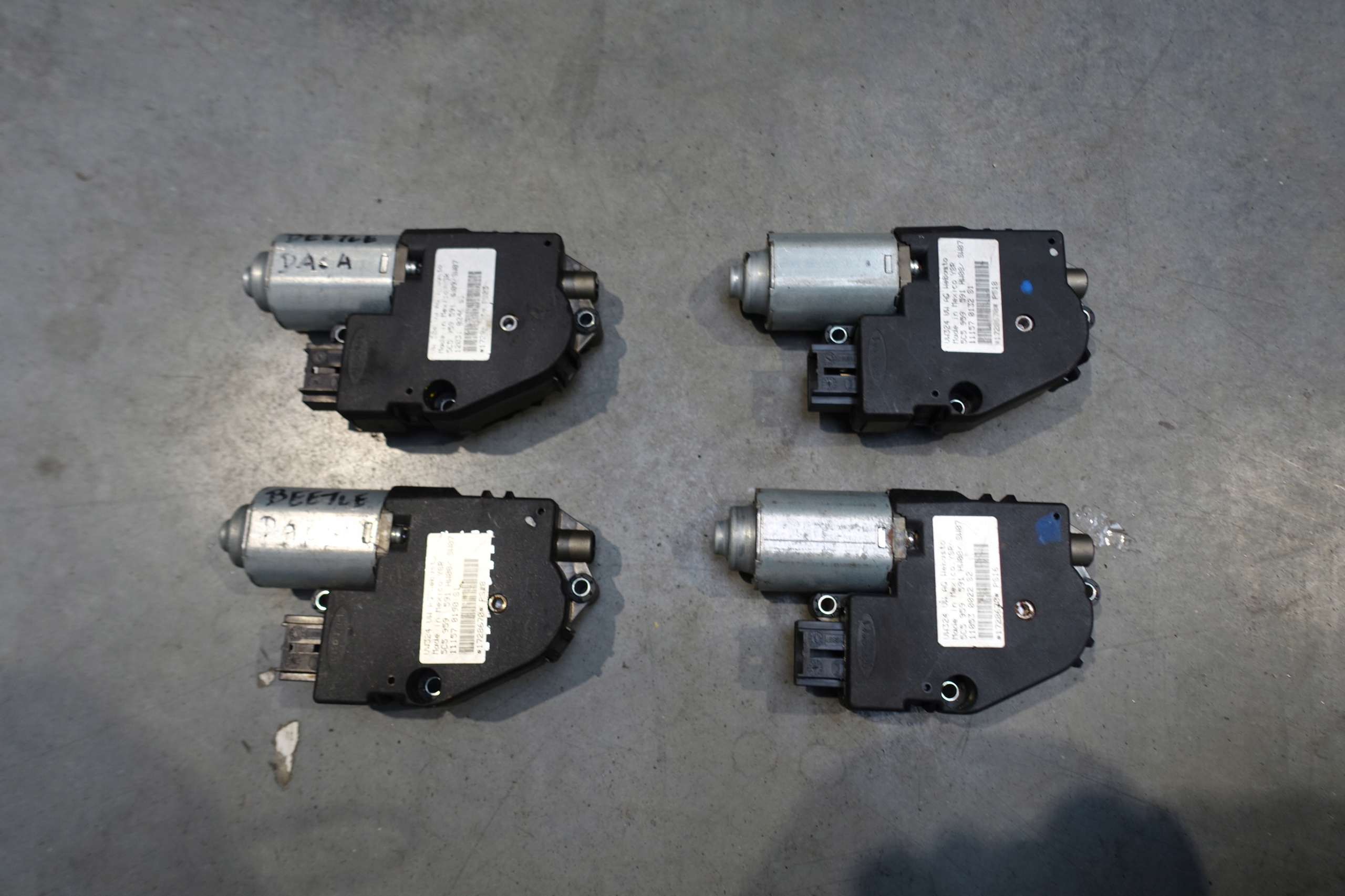 VW THE NEW BEETLE SILNICZEK SZYBERDACHU