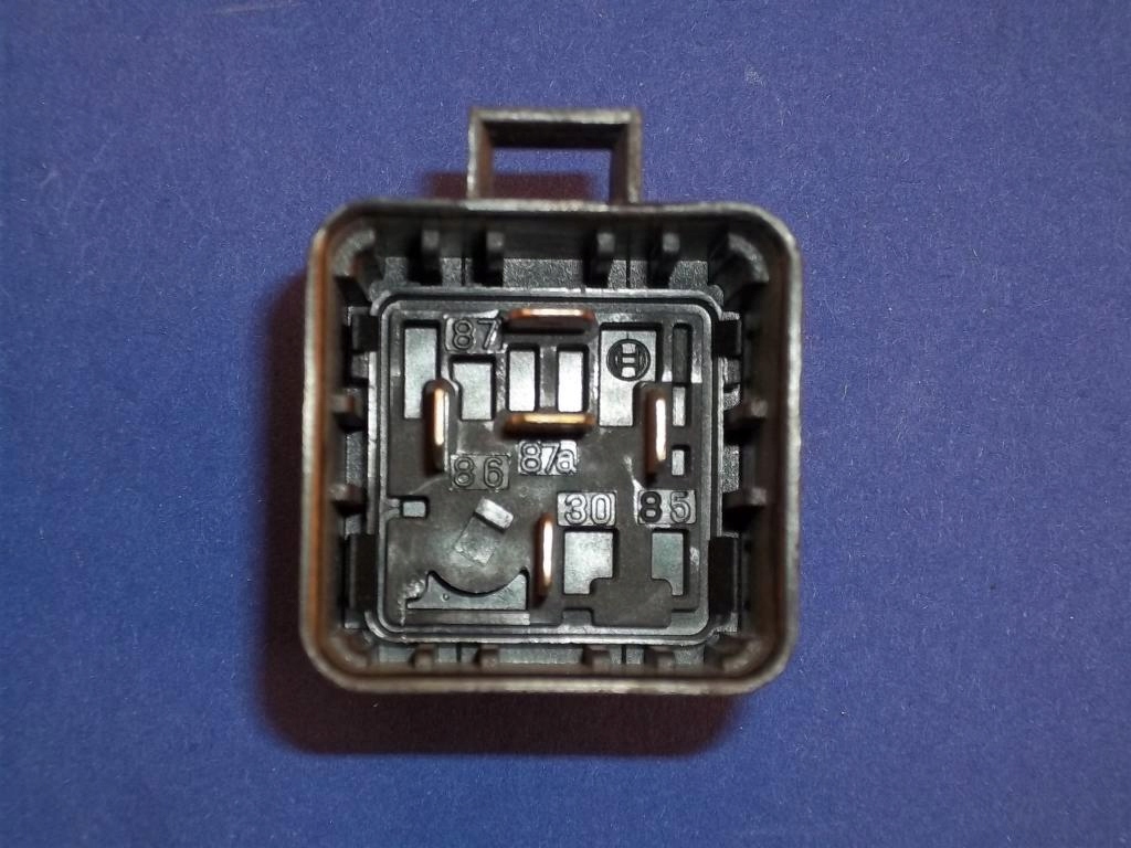 PRZEKAZNIK BOSCH 12065115 DUCATI 20 30A 0332204182 Part number bez numeru