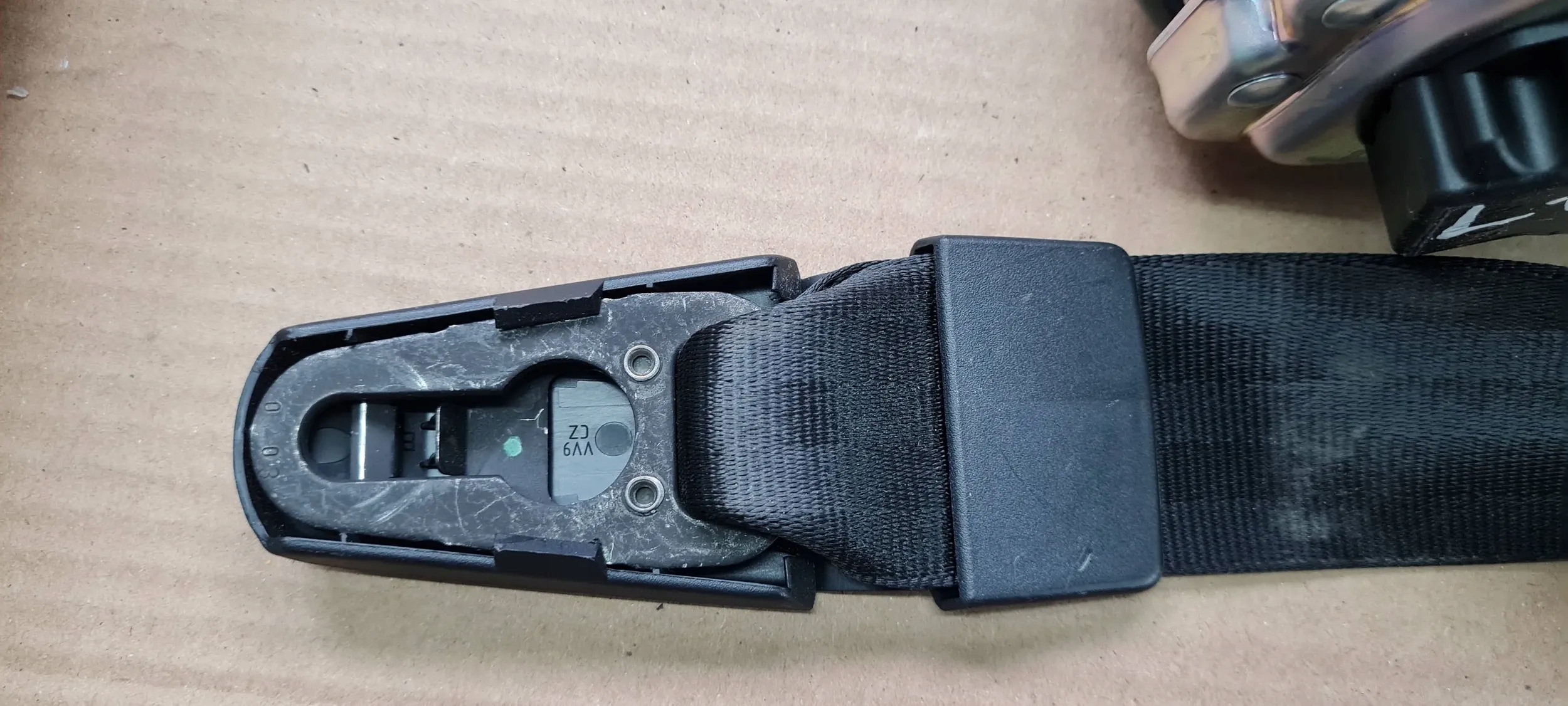 A4 B9 8W tension belt safety left front 8W0857705 V04 A5 8W