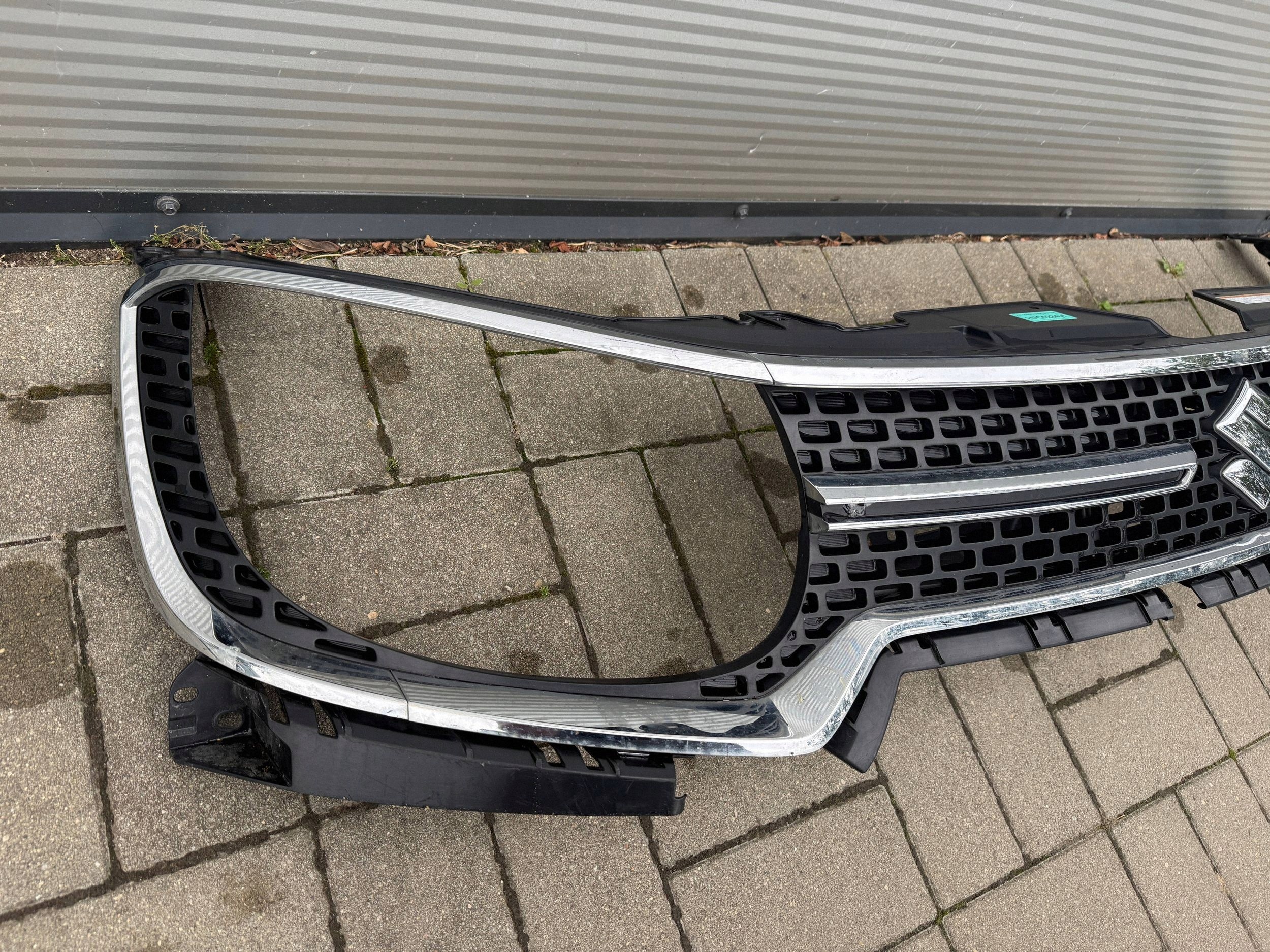 Suzuki Ignis 3 III 72112-62r0 16- Grille