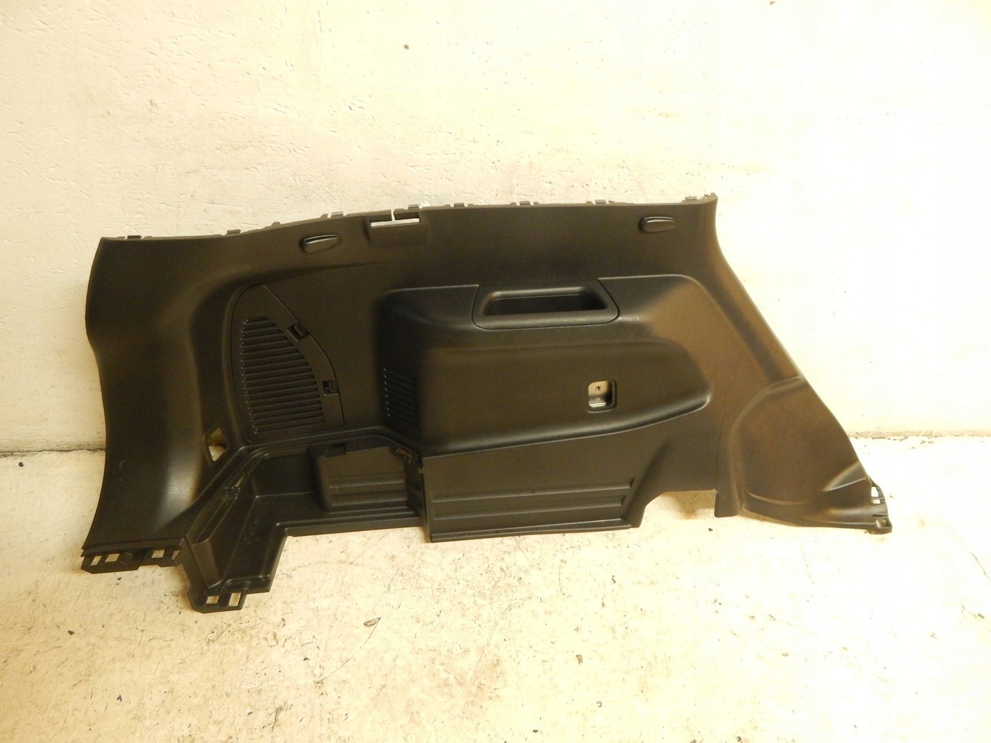 BOCZEK BAGAZNIKA LEWY NISSAN X TRAIL T32 14-22 7-OSOB