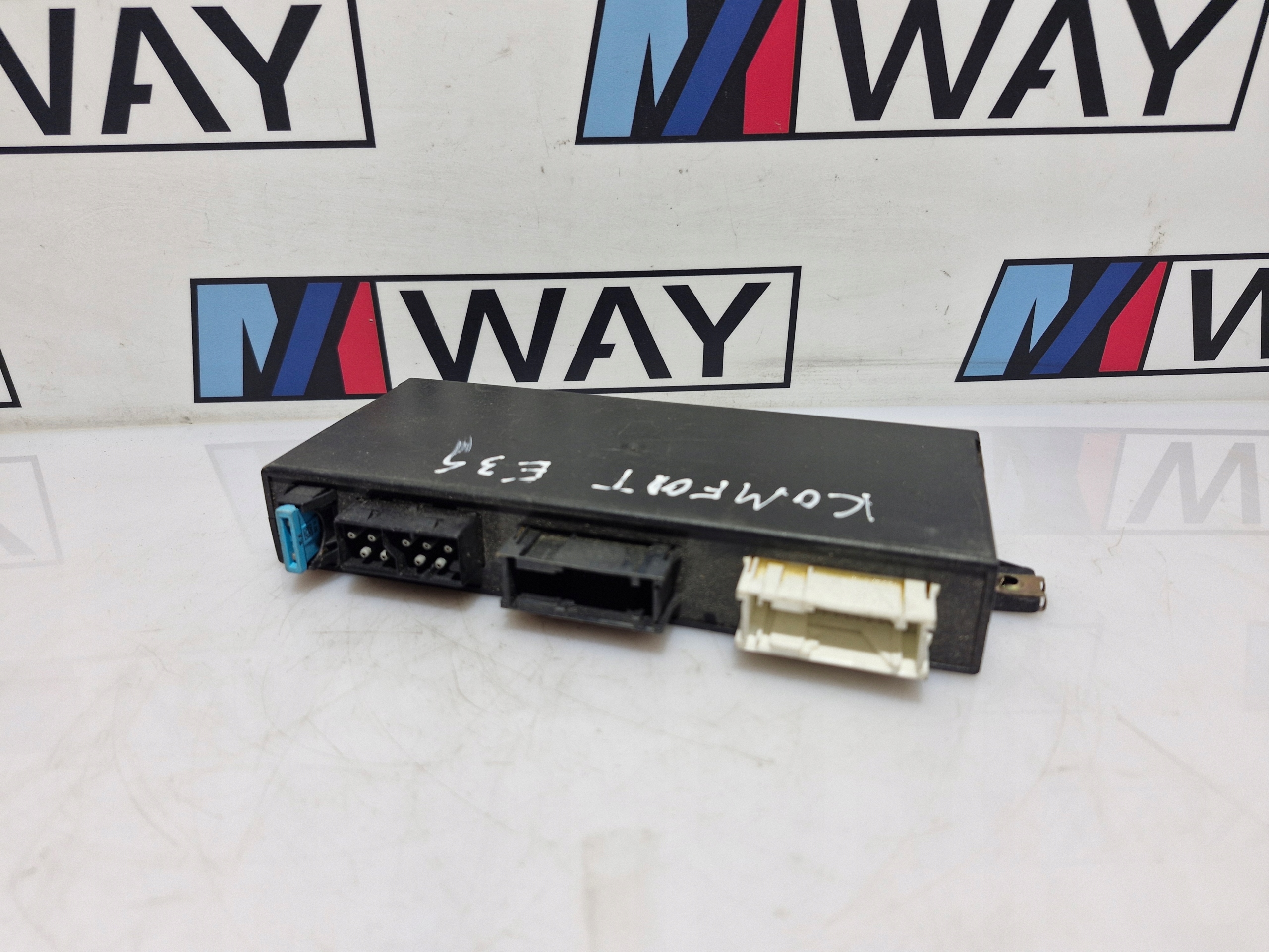 BMW E32 E34 Module Unité de contrôle KOMFORTU 8366229