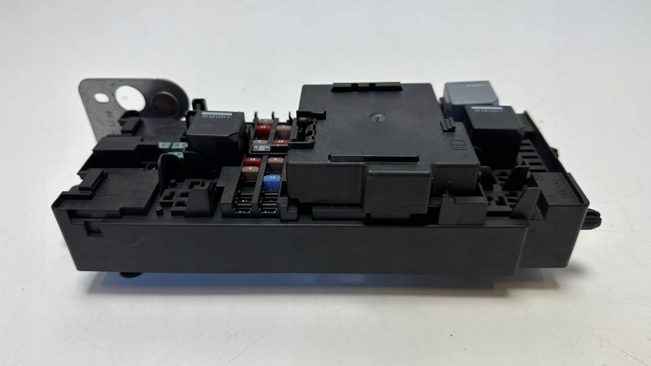 SKRZYNKA BEZPIECZNIKÓW DISCOVERY 5 L462