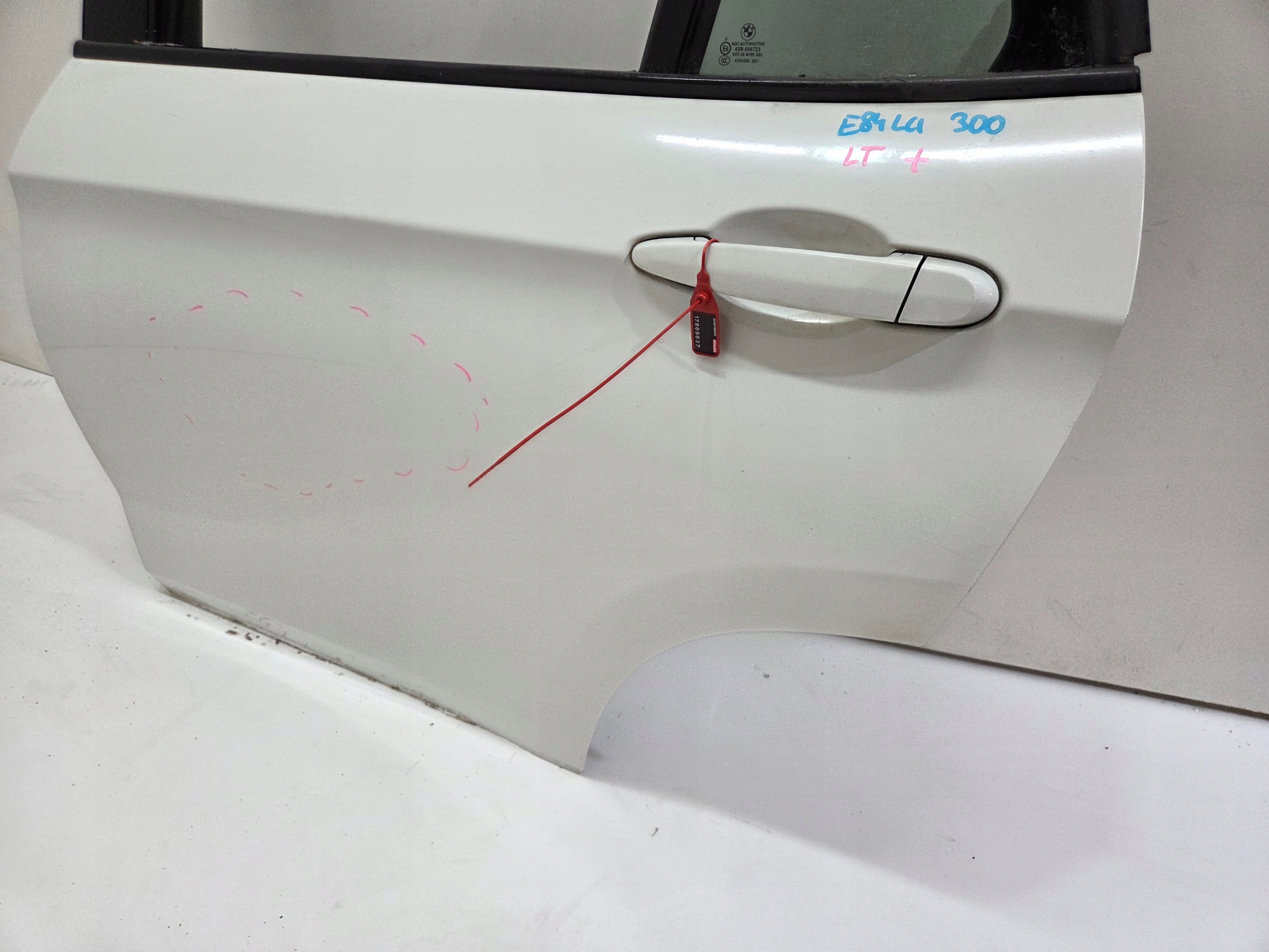 BMW X1 E84 door left rear. 300