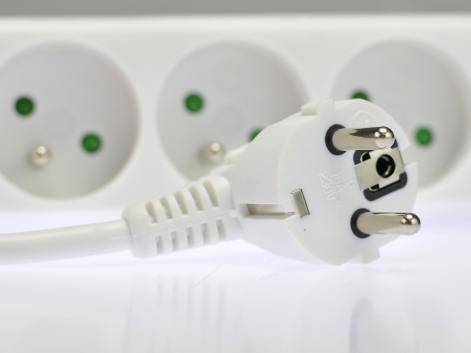 PRZEDŁUŻACZ LISTWA ZASILAJĄCA 5 GNIAZD 3x1,5 10m Marka Jonex