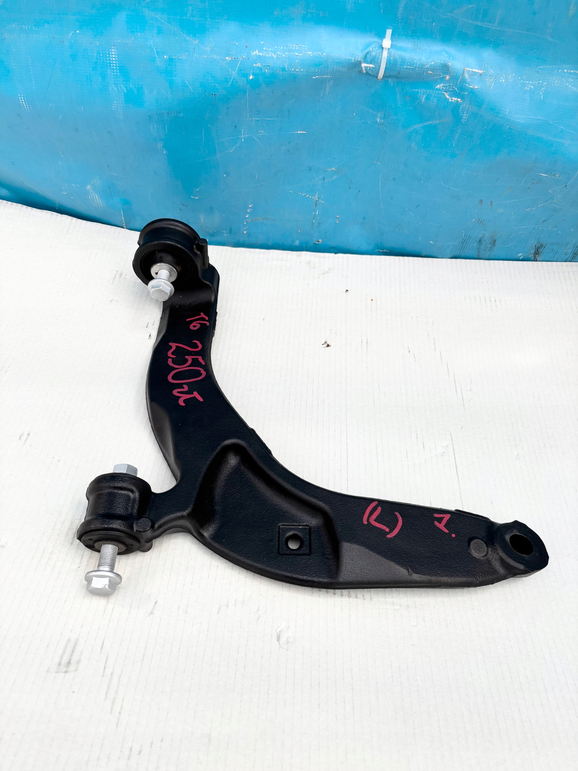 VW T6 CARAVELLE TRANSPORTER MULTIVAN 16- arm front front left and screws