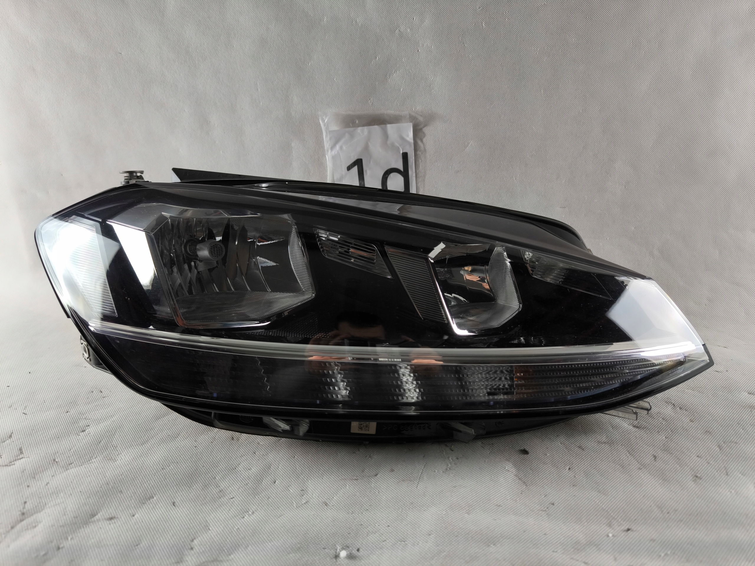 VW GOLF VII РЕСТАЙЛІНГ ФАРИ ПРАВИЙ LAMPAg1941006d LED