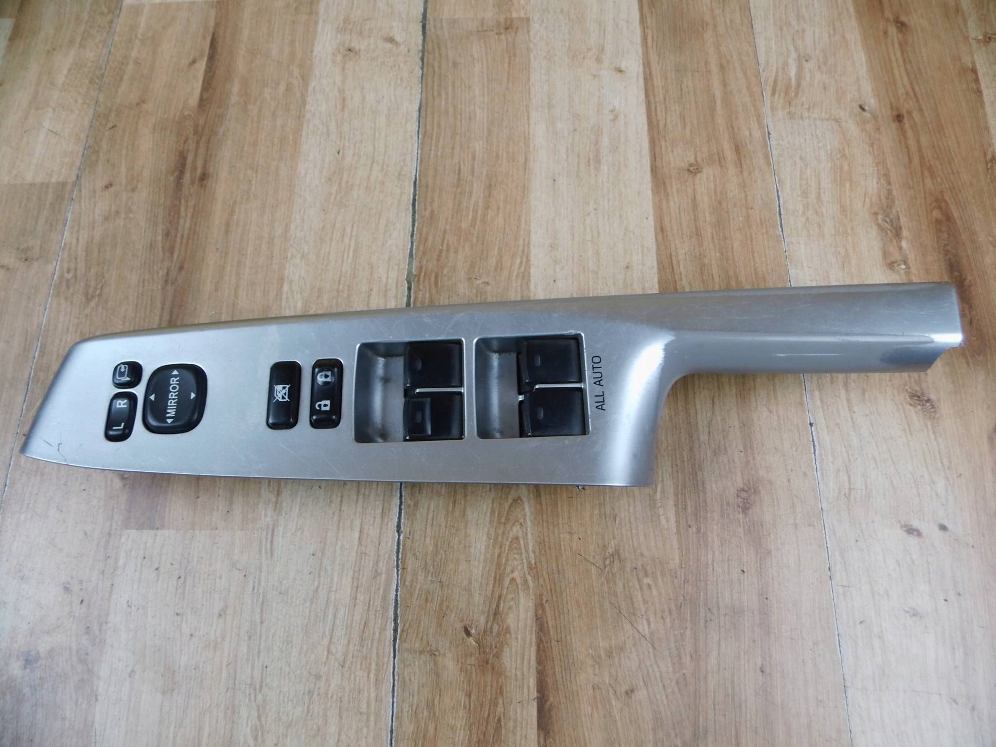 Toyota Prius+ plus panel window control switch left front front ALL AUTO