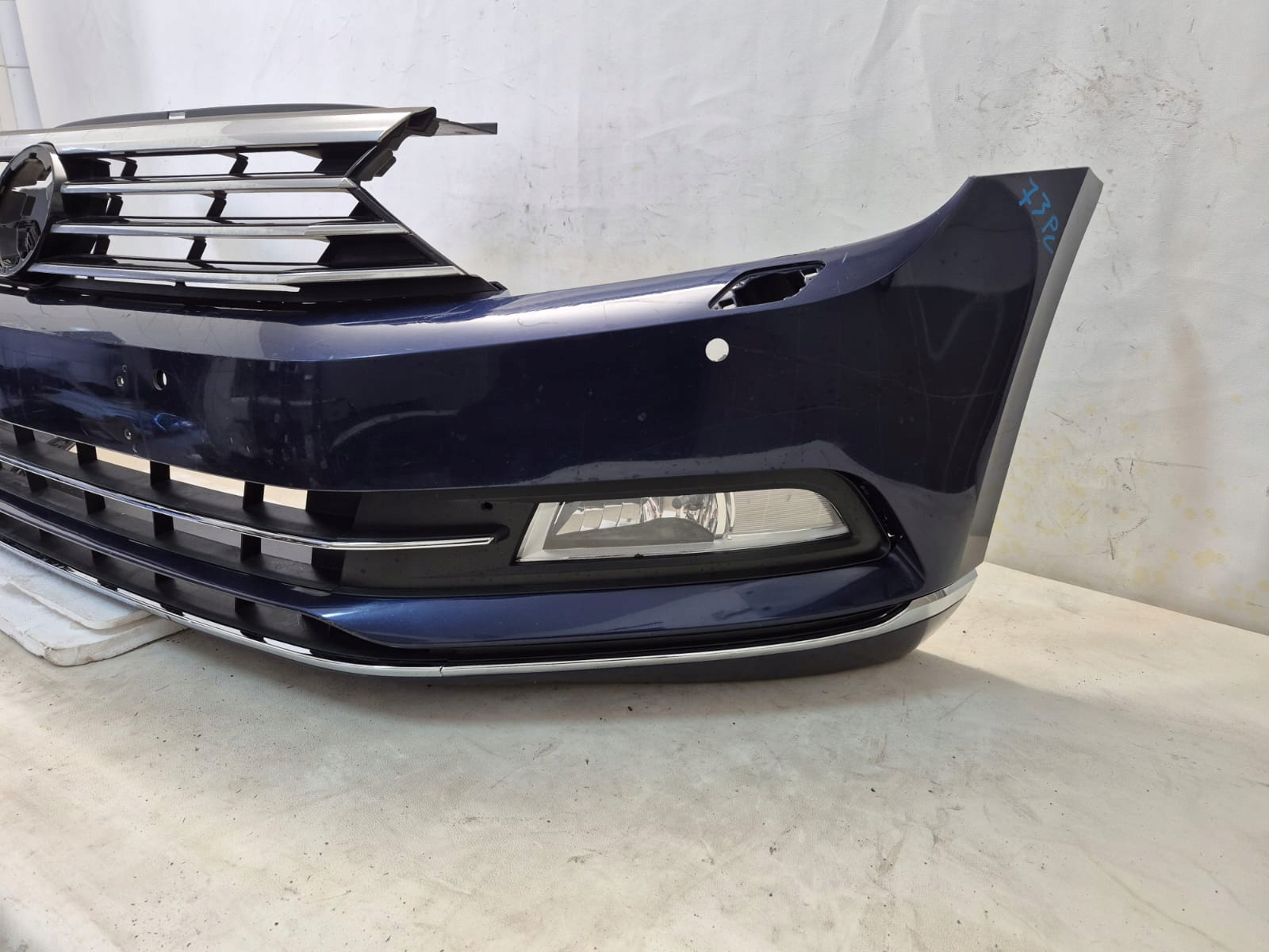 VW PASSAT B8 3G0 HIGHLINE 14- bumper front front SPR 4XPDC 3G0807221A