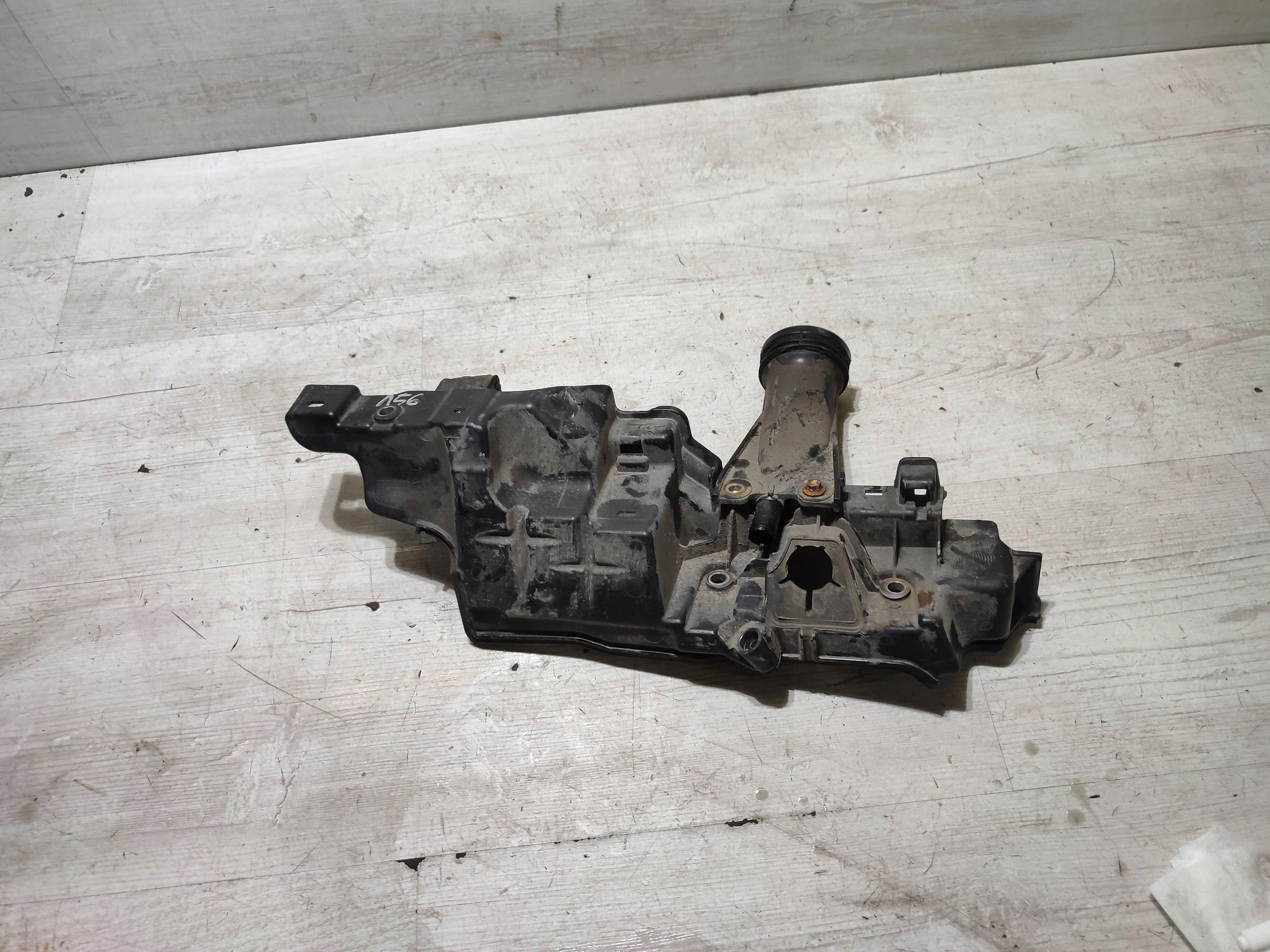 Mercedes-Benz GLA W156 2015 cover upper of the engine