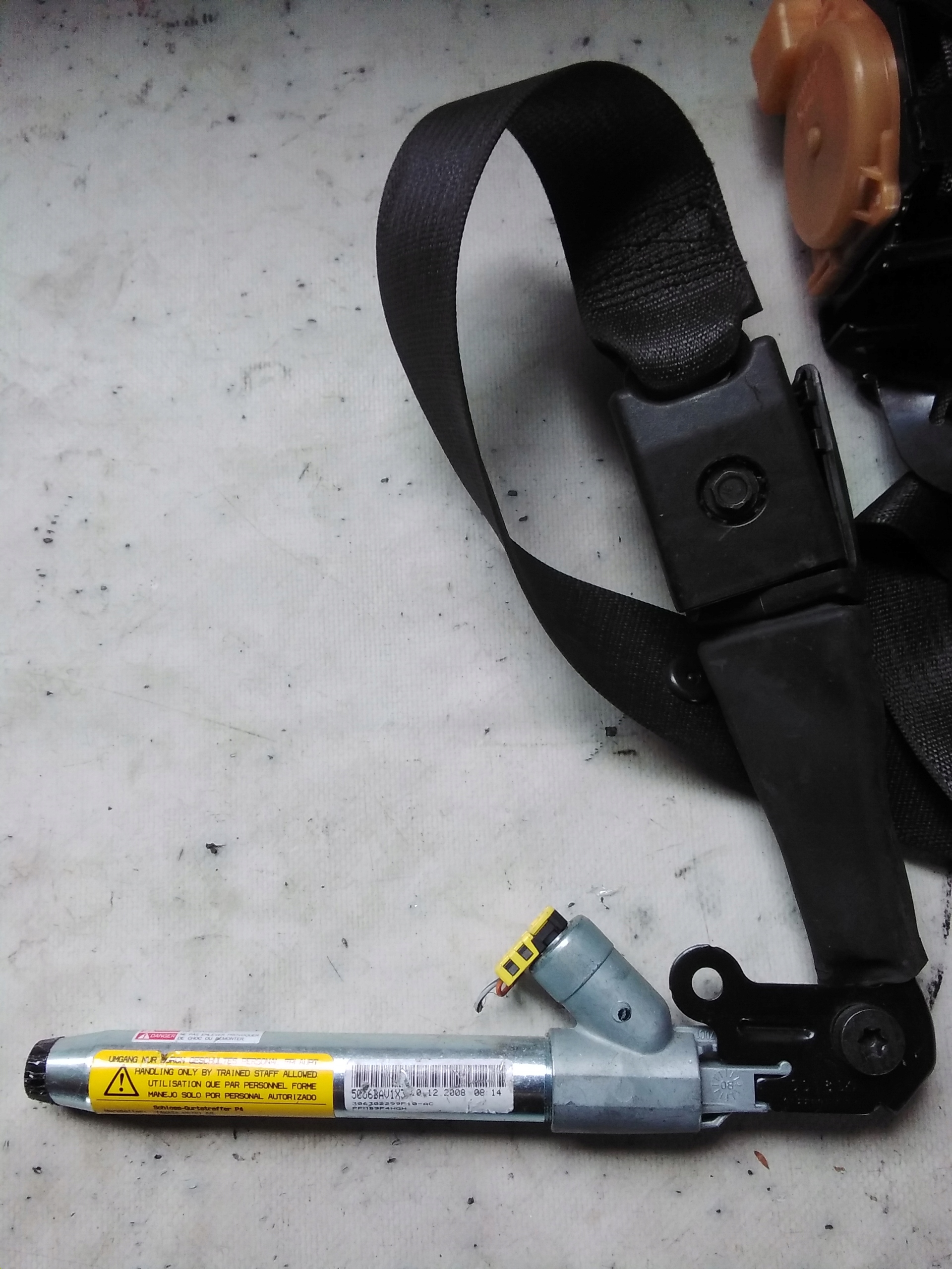 8290 opel INSIGNIA A ремень безопасности