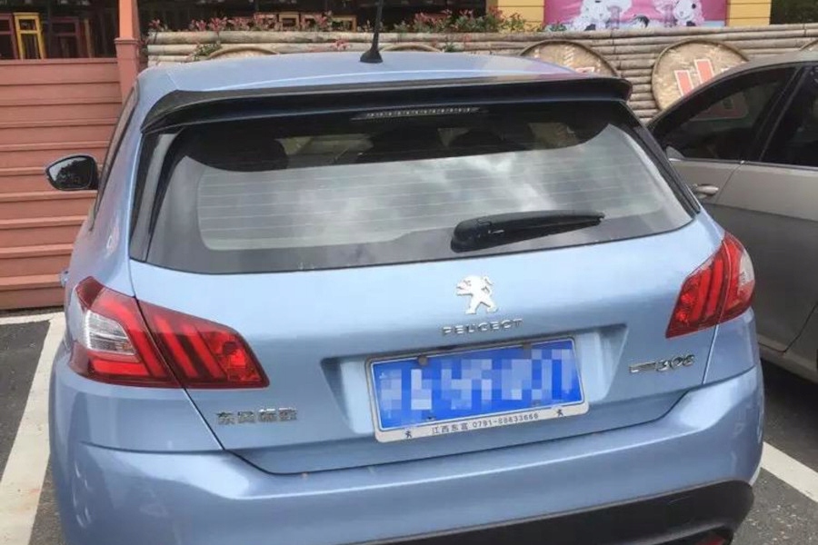 Spoiler daszek do PEUGEOT 308 II hatchback 2013-2021 SOBMART Kolor czarny