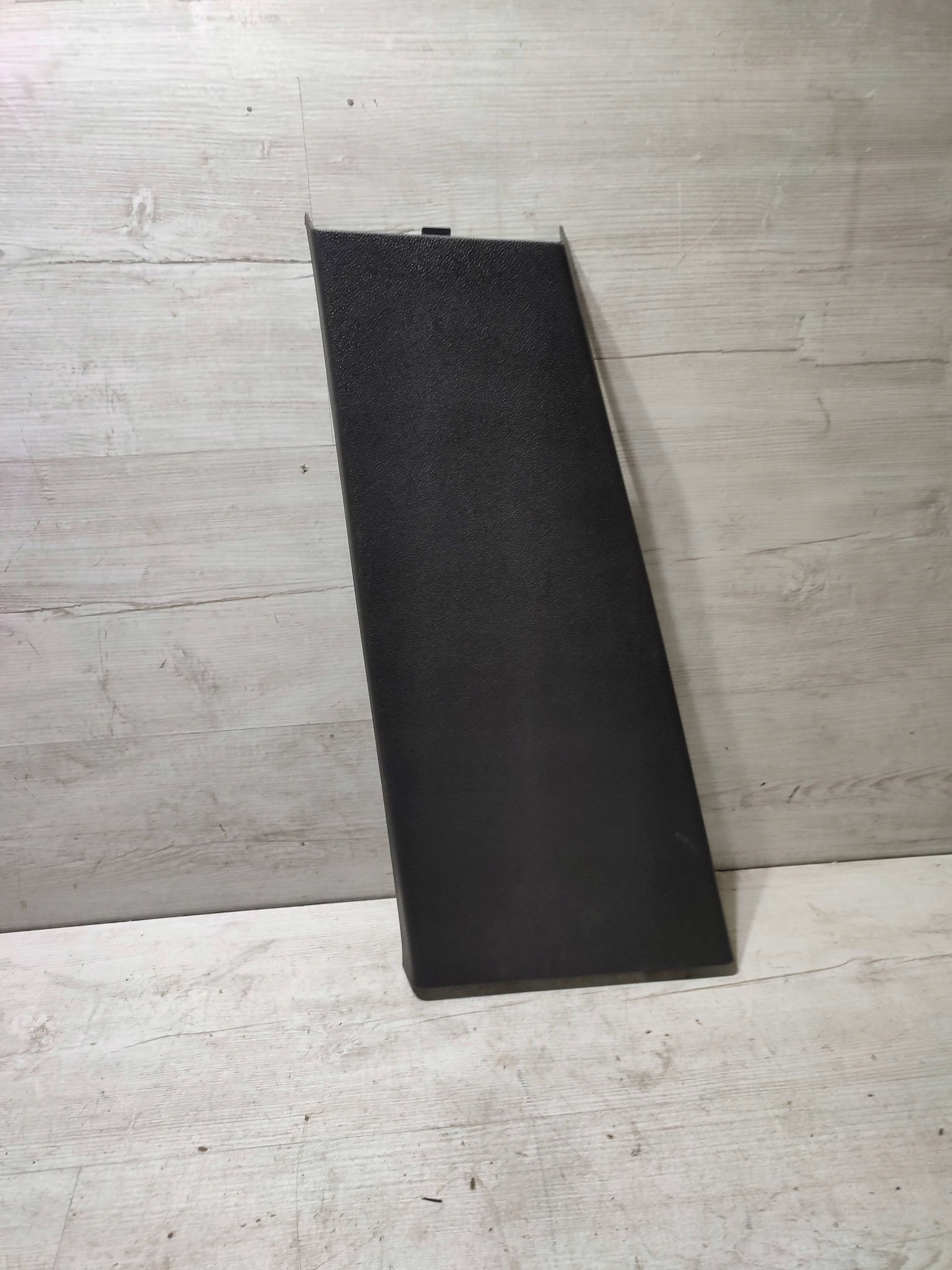 Opel Corsa E 2018 left side cover lower slupka / B