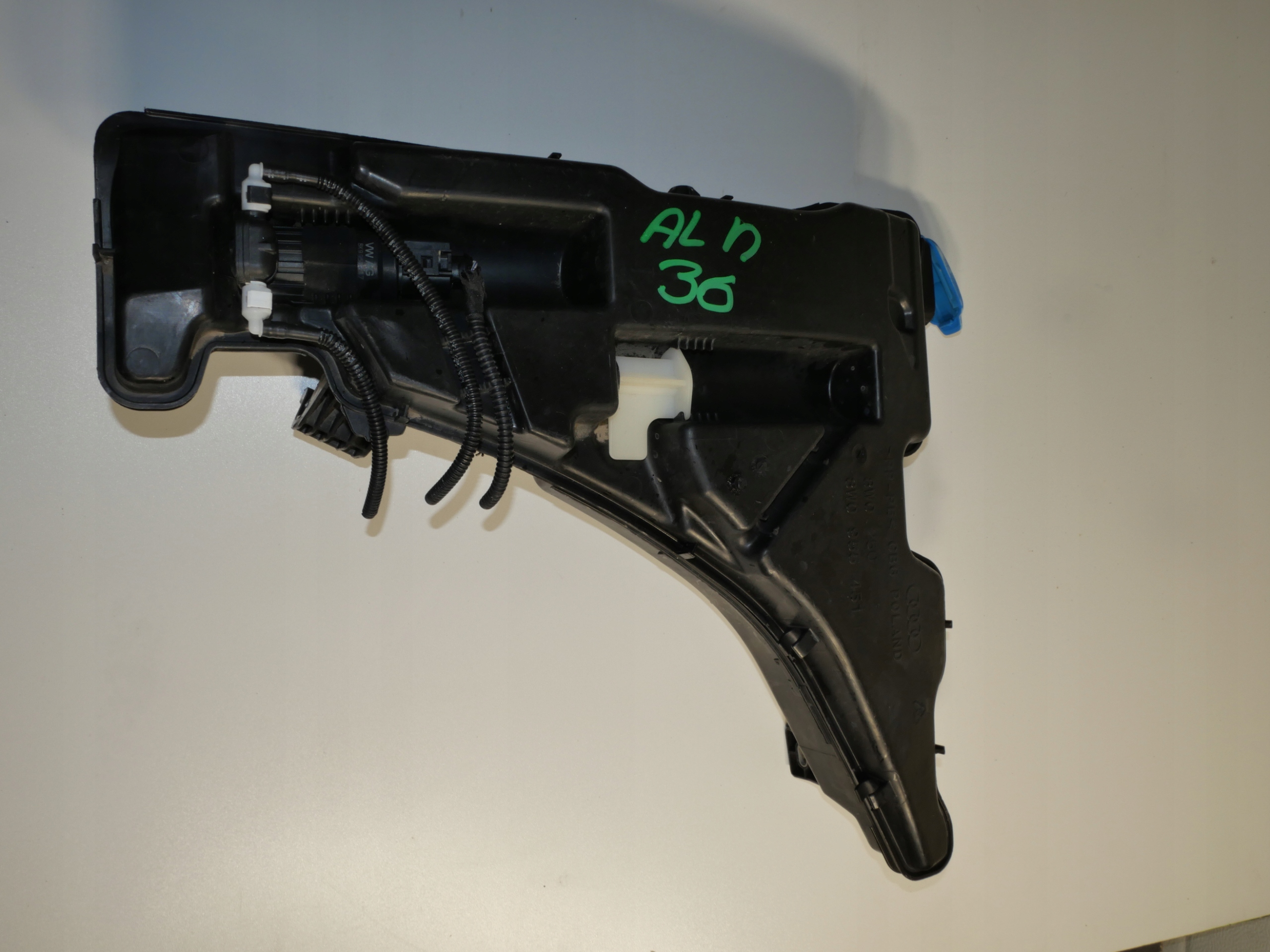 washer fluid tank AUDI A4 B9 8W0955451L