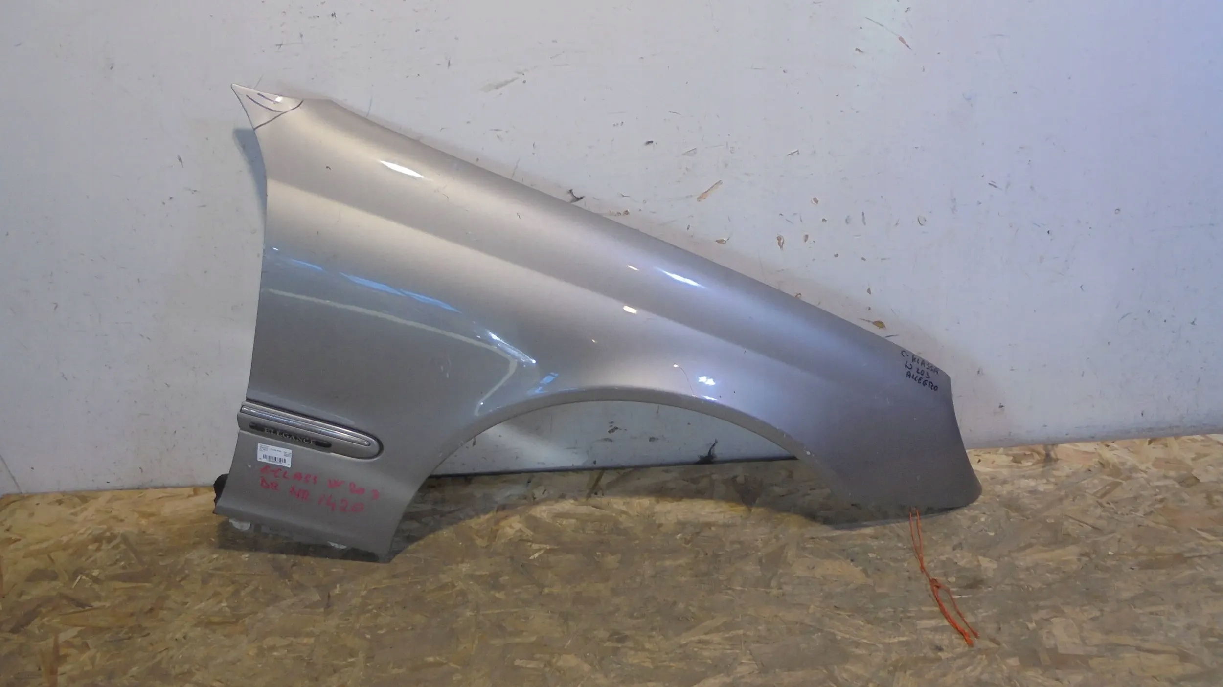 fender front right Mercedes C Klasa W203 00